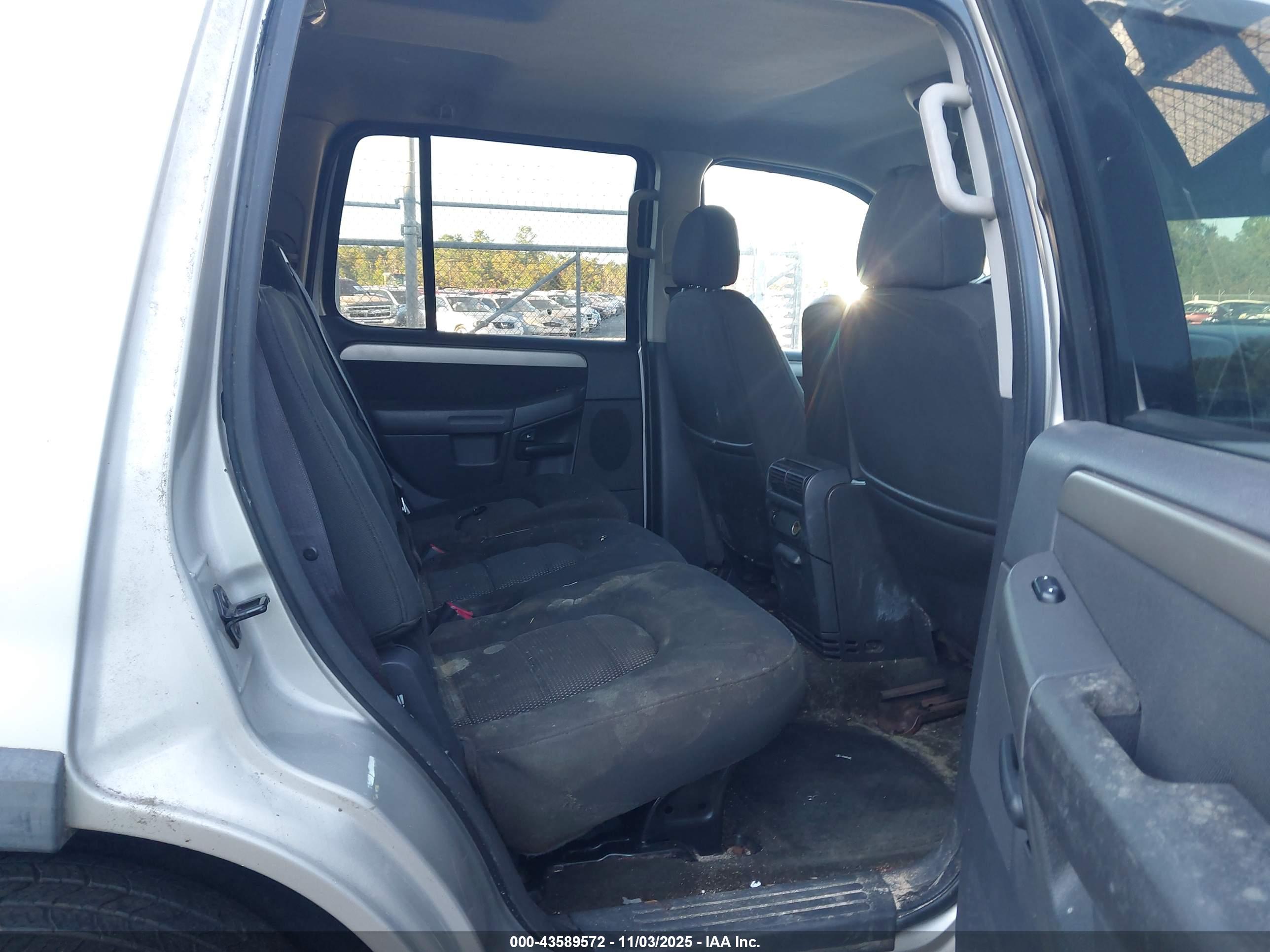 FORD EXPLORER image 8