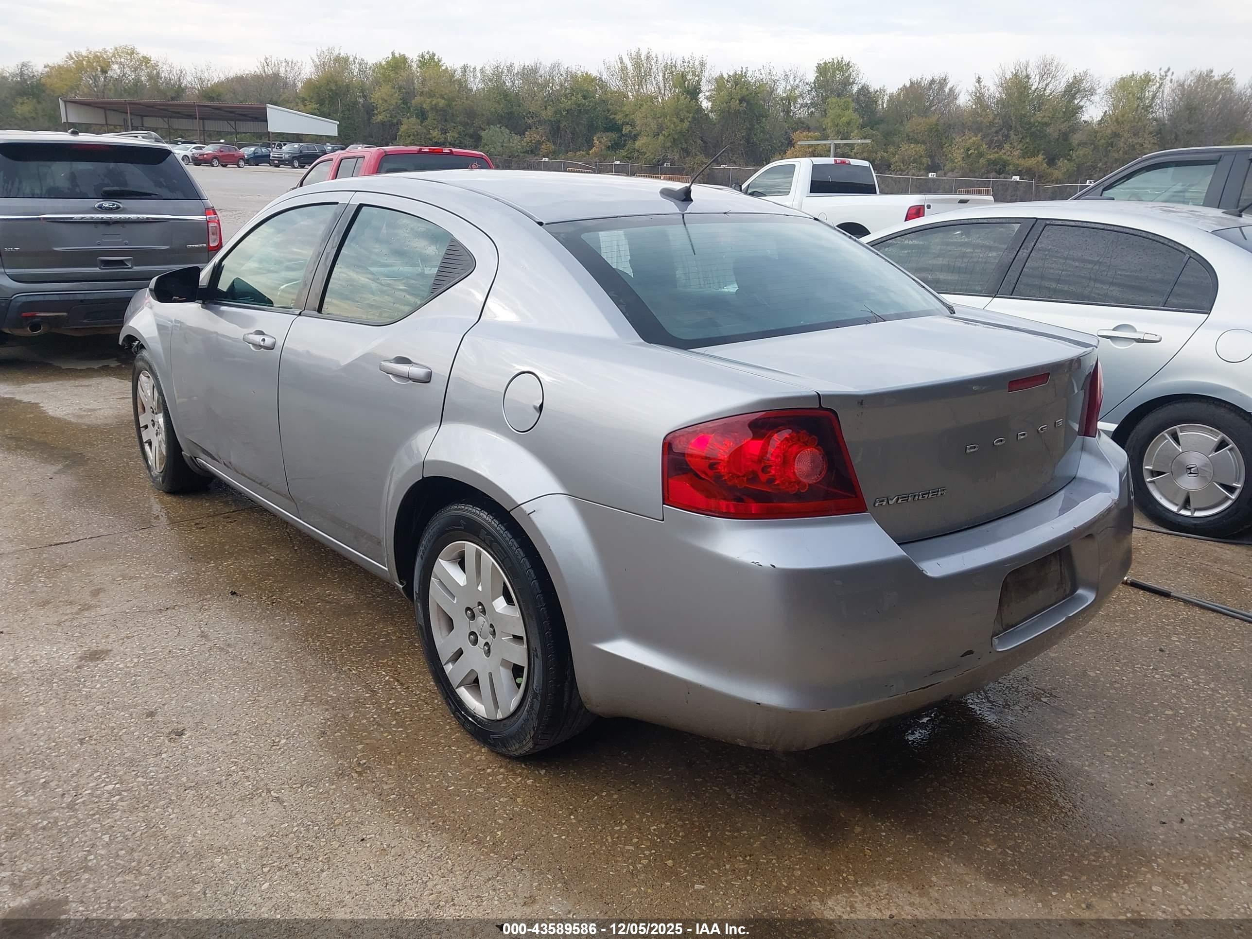 DODGE AVENGER image 3