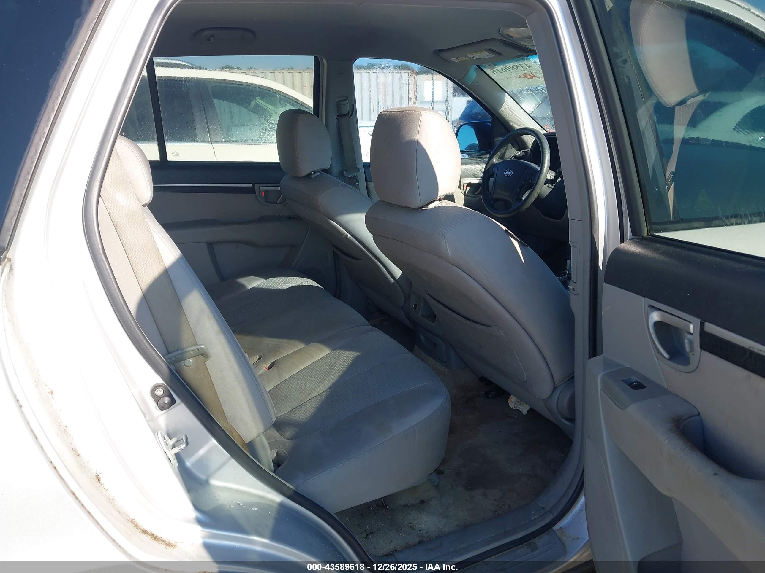 HYUNDAI SANTA image 8