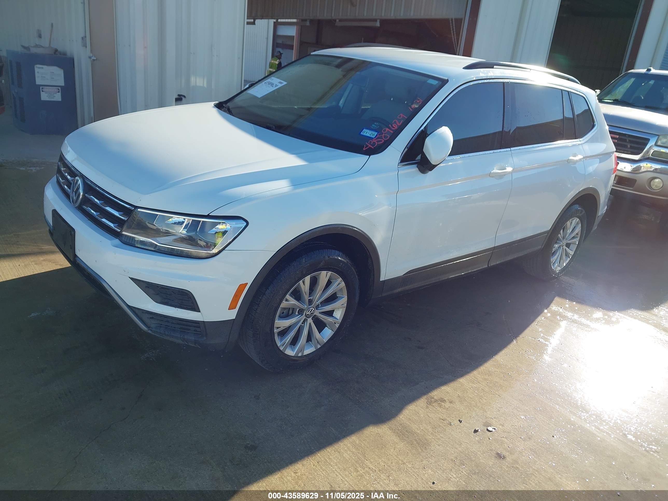VOLKSWAGEN TIGUAN image 2