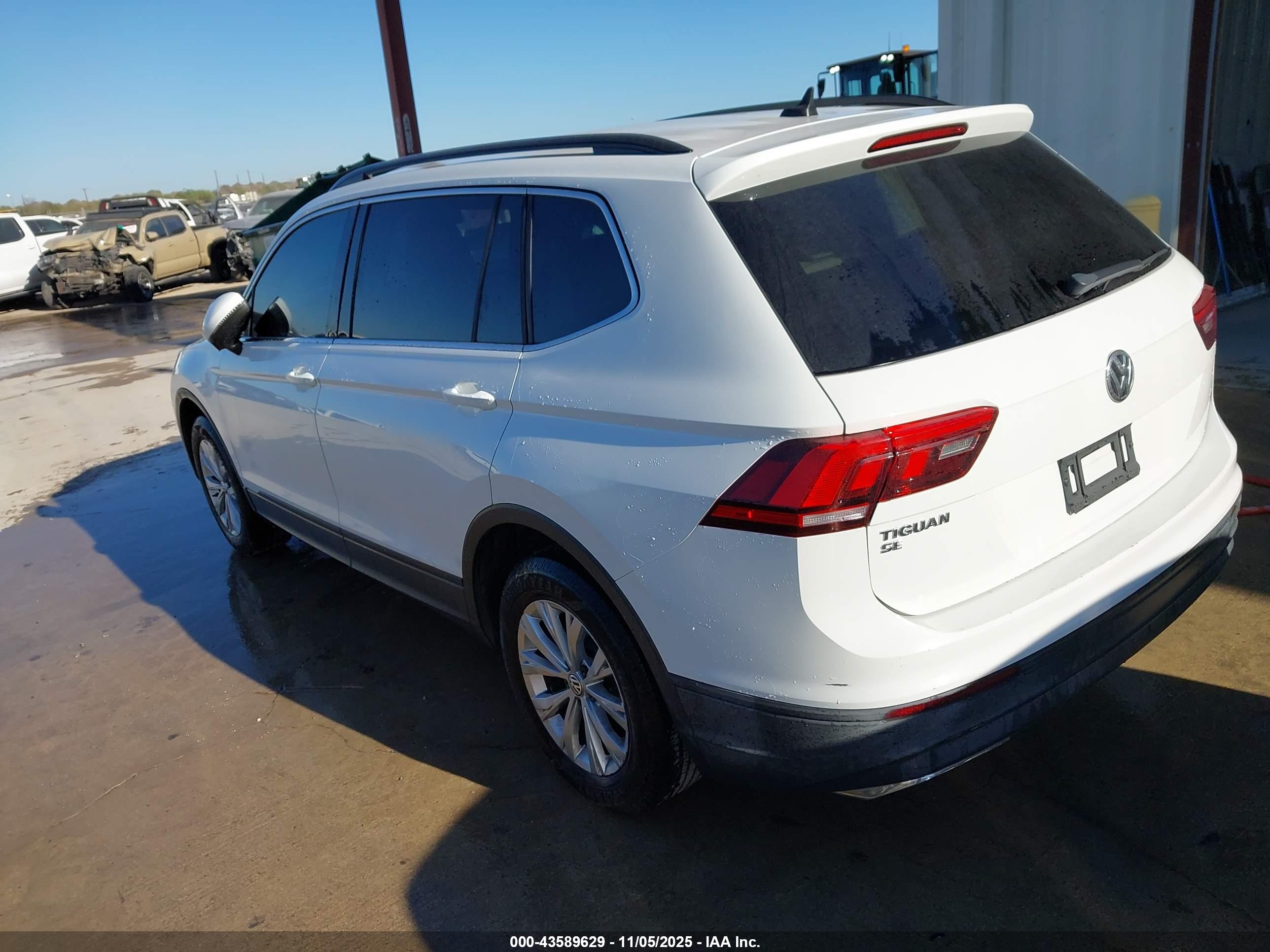 VOLKSWAGEN TIGUAN image 3