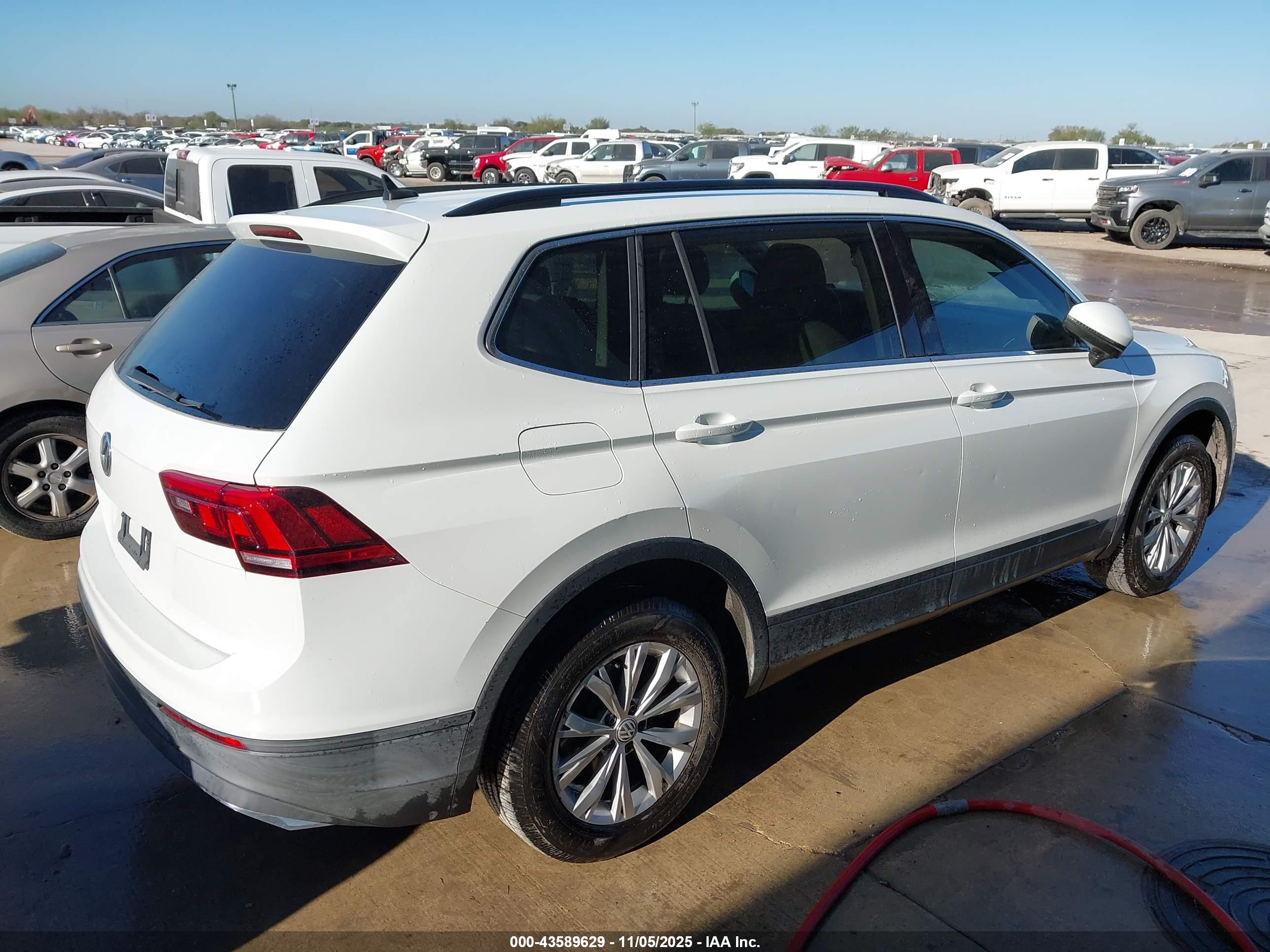 VOLKSWAGEN TIGUAN image 4