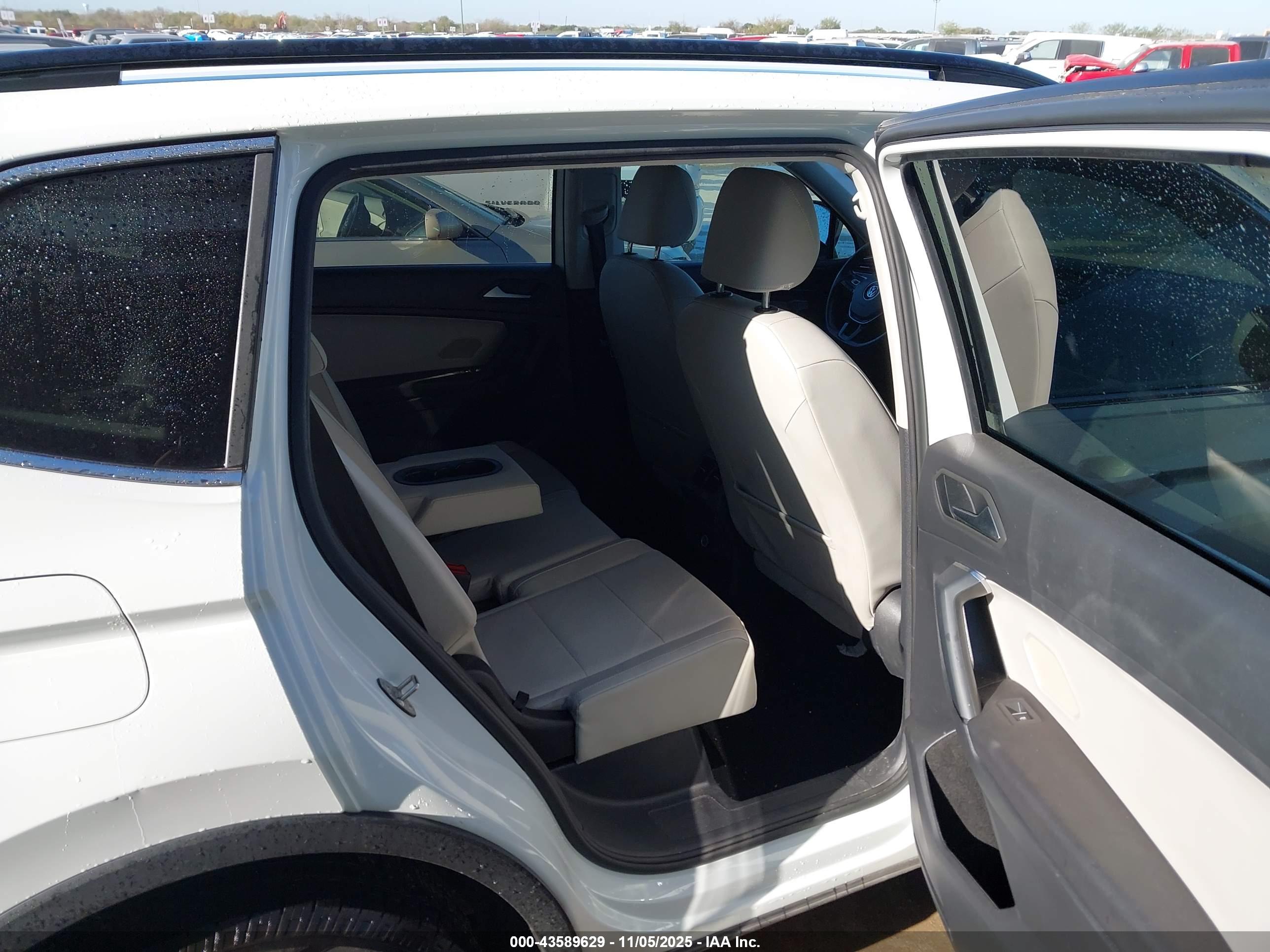 VOLKSWAGEN TIGUAN image 8