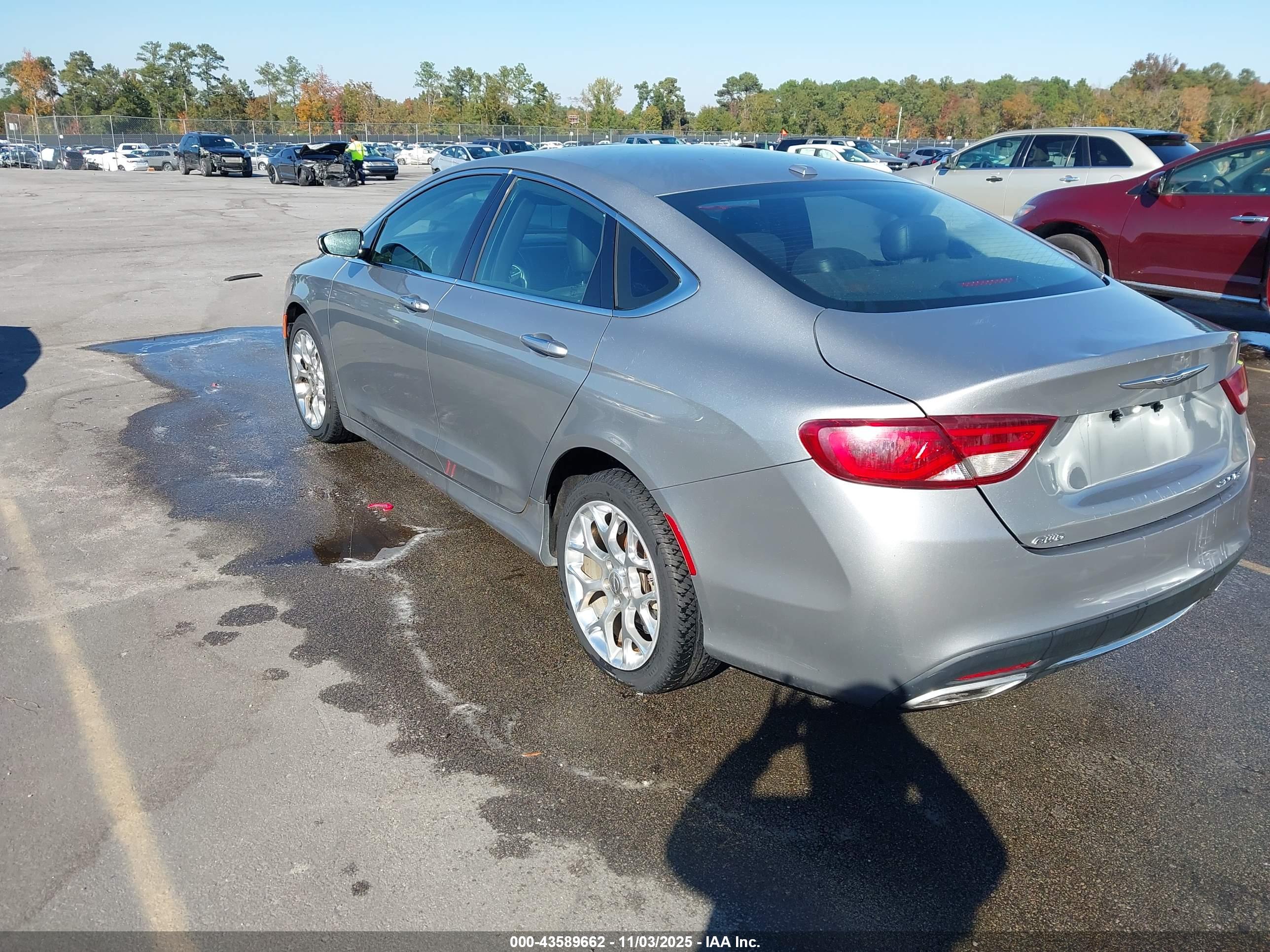 CHRYSLER 200 image 3