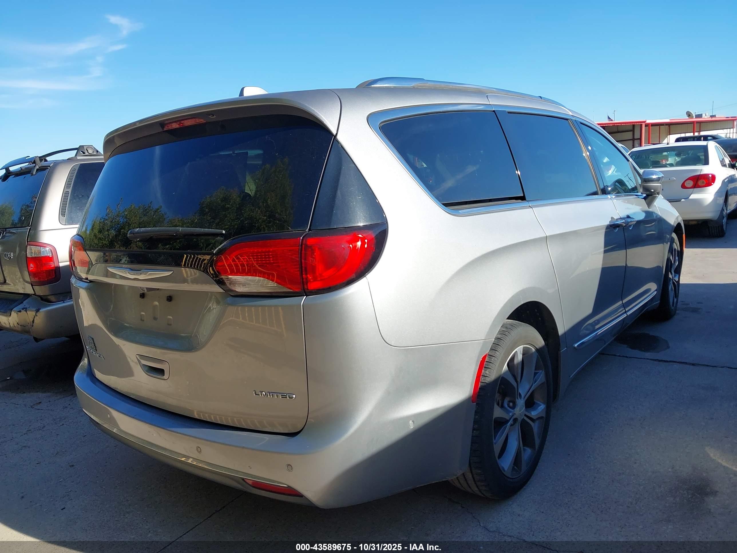 CHRYSLER PACIFICA image 4