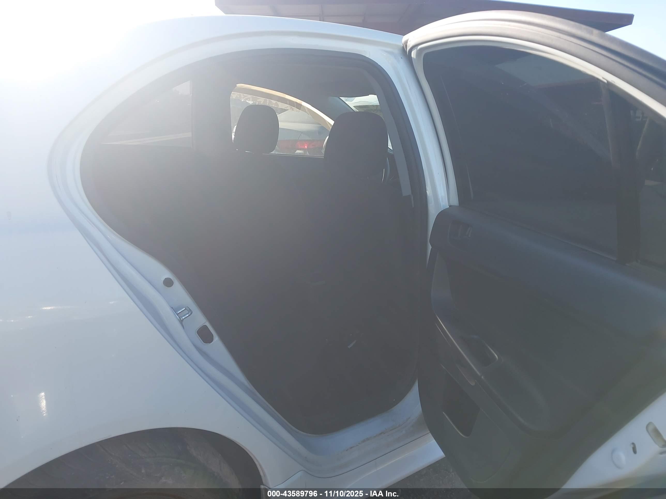 MITSUBISHI LANCER image 8