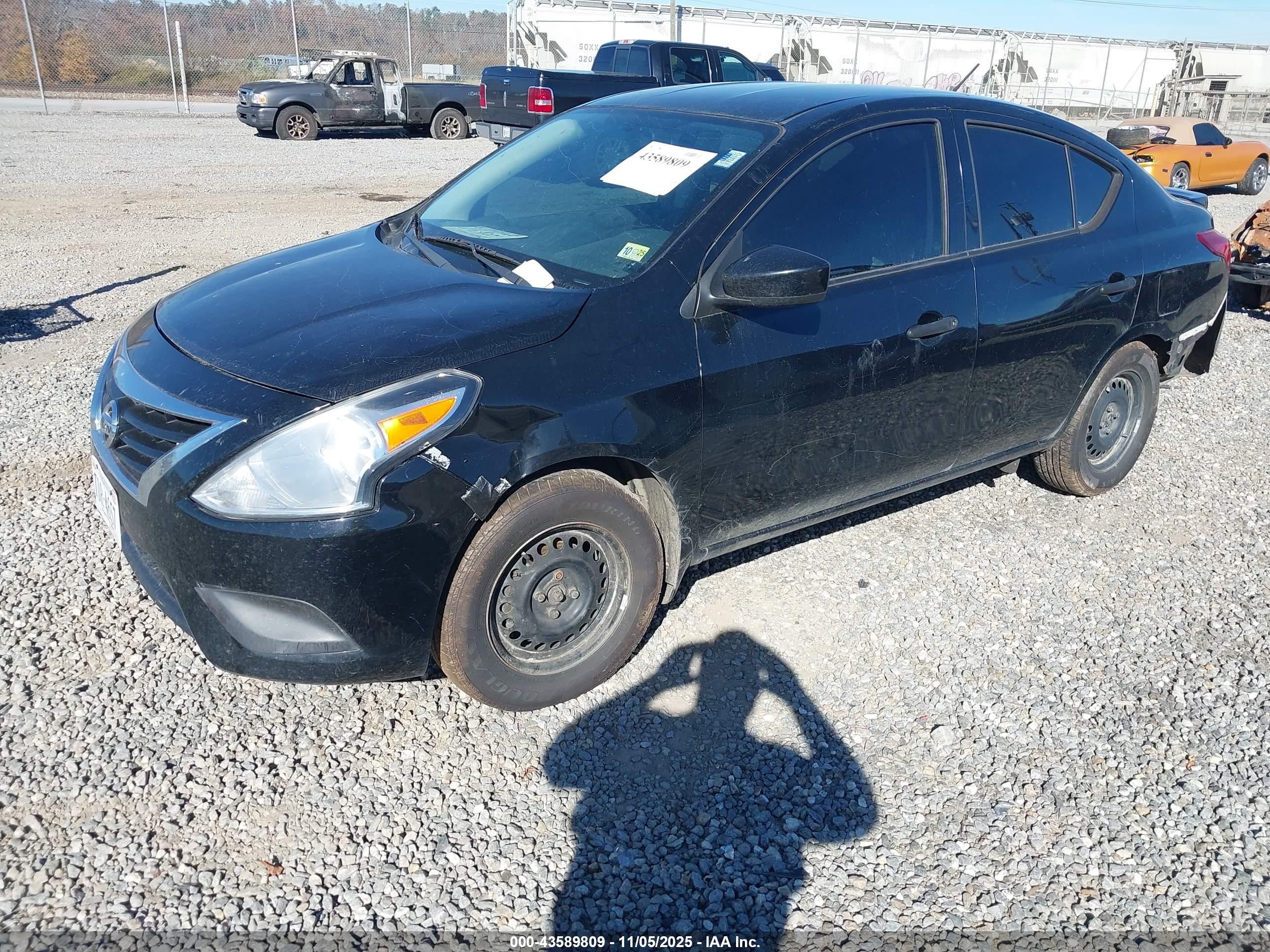 NISSAN VERSA image 2