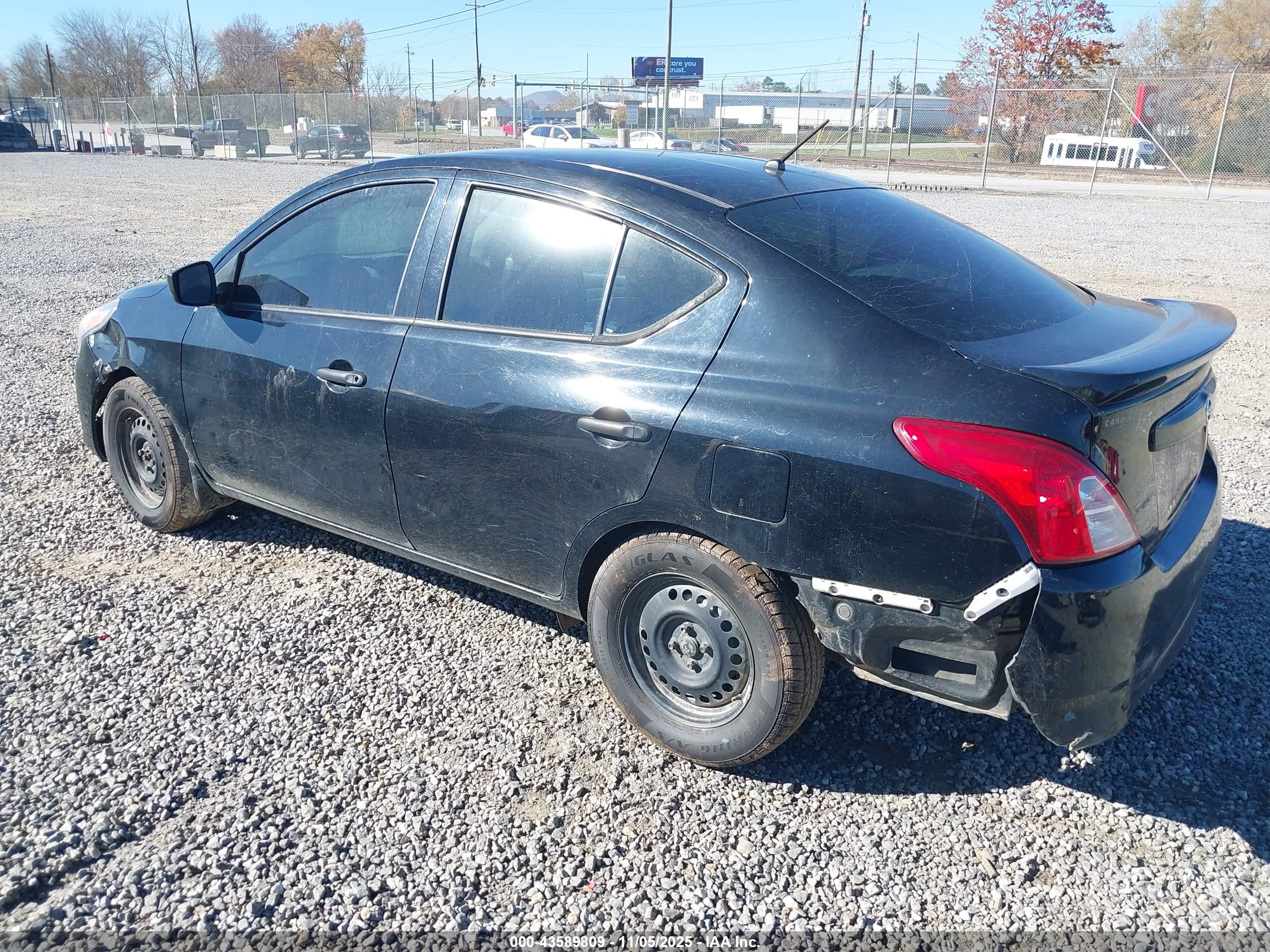 NISSAN VERSA image 3