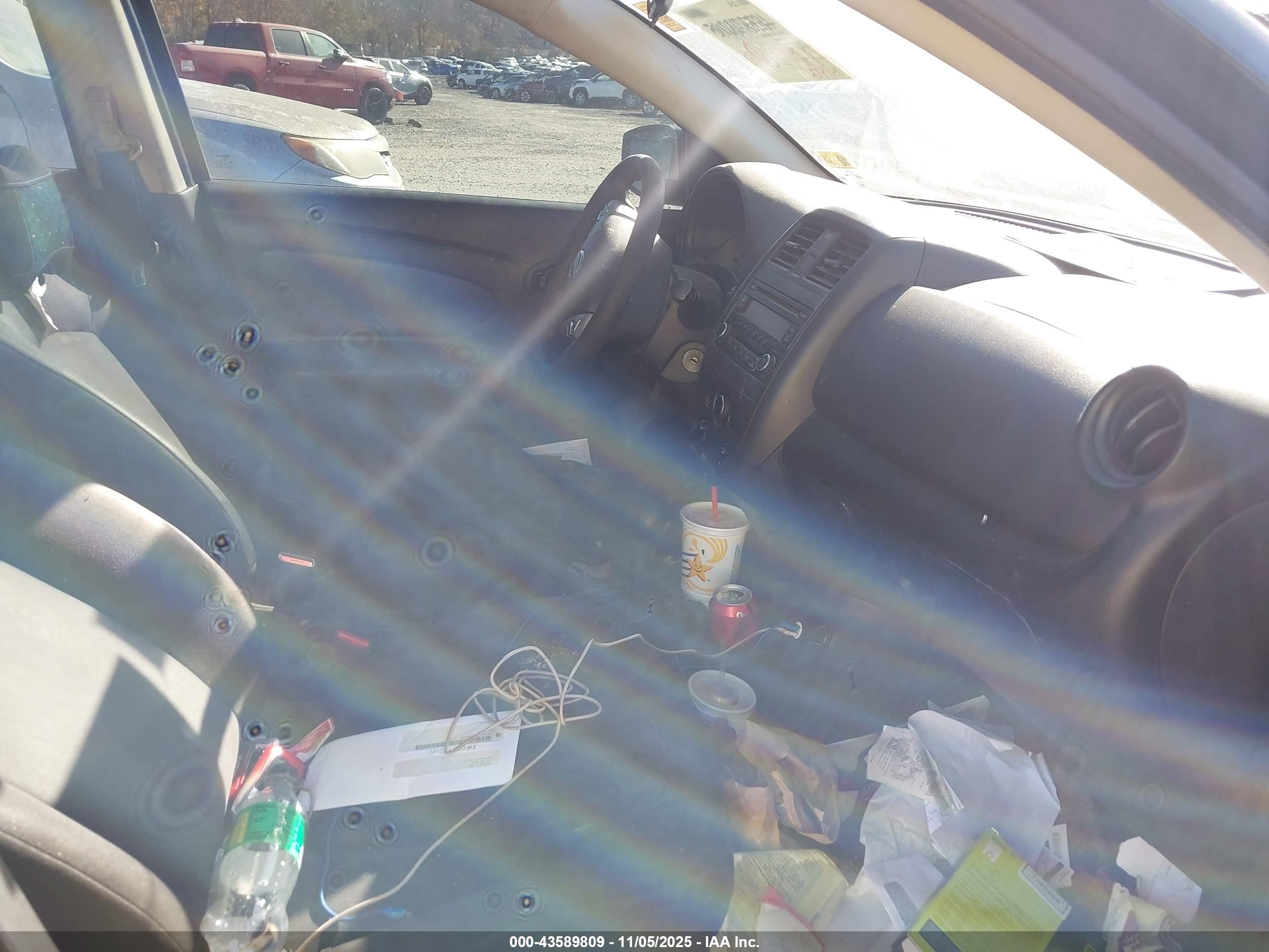 NISSAN VERSA image 5