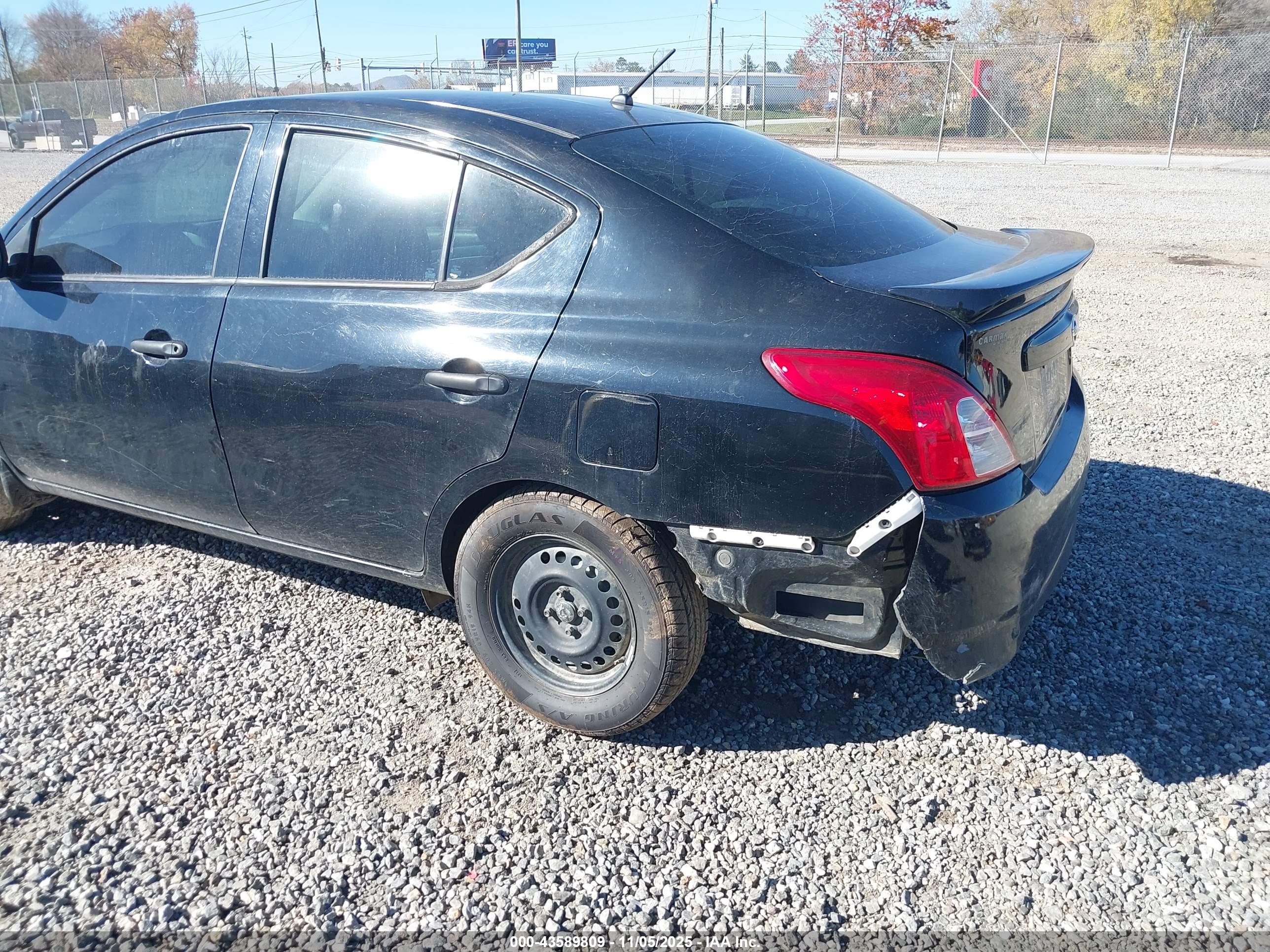 NISSAN VERSA image 6