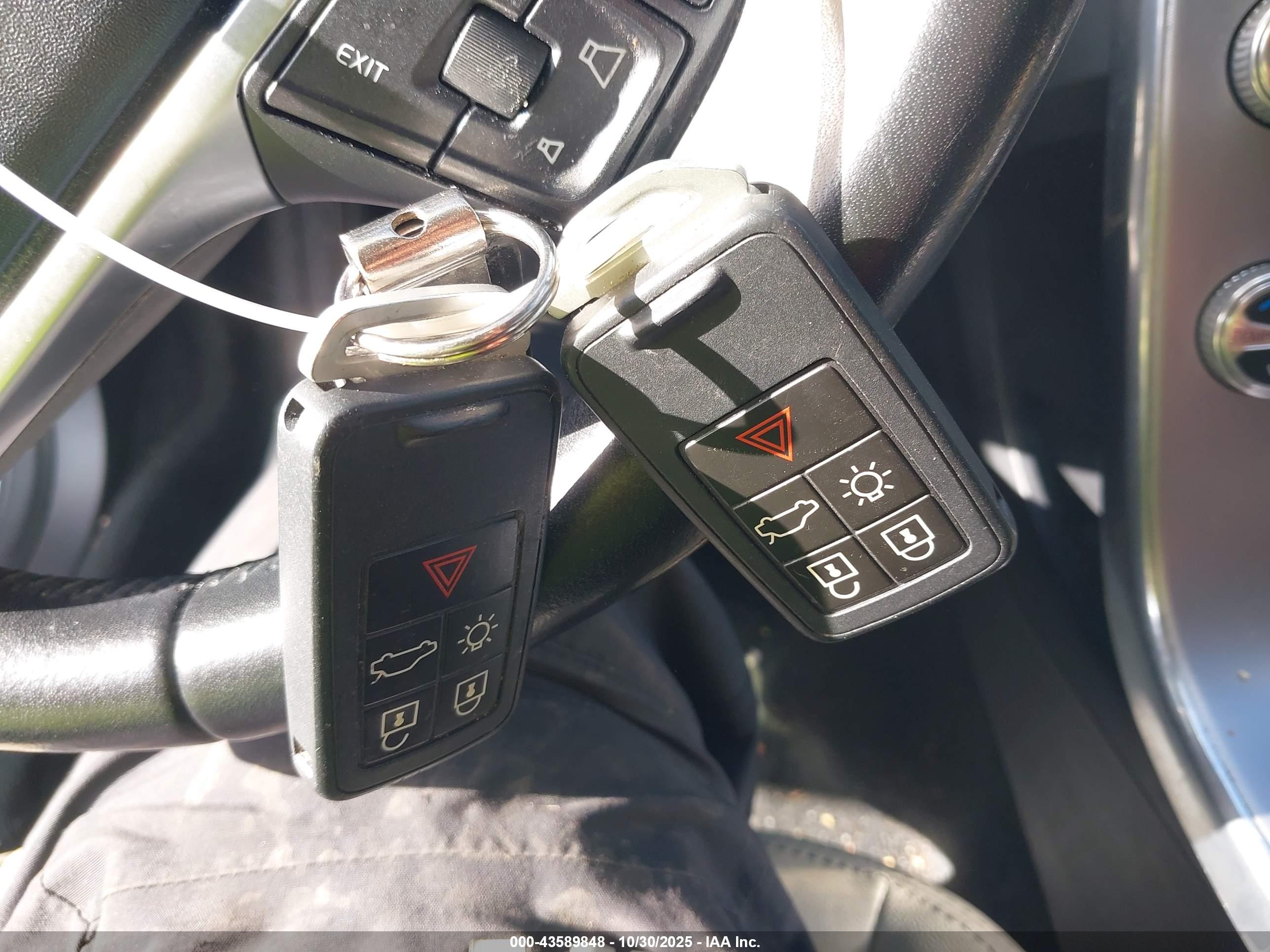 VOLVO V60 image 11