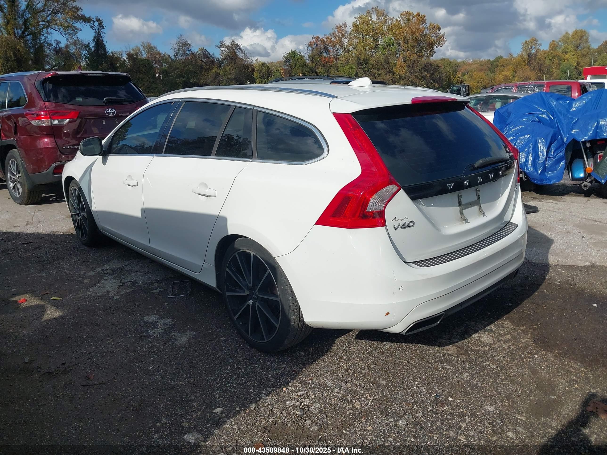 VOLVO V60 image 3