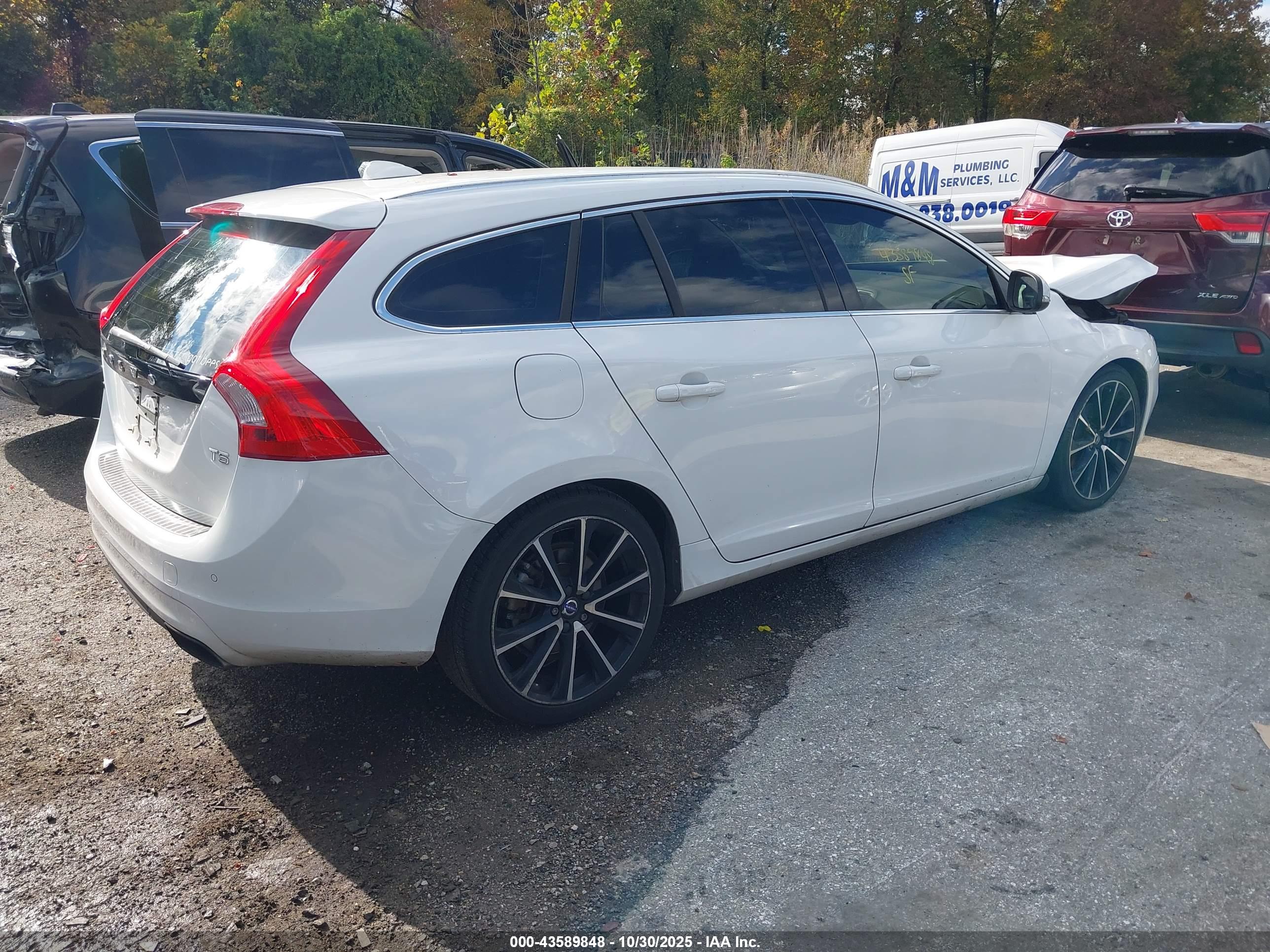 VOLVO V60 image 4