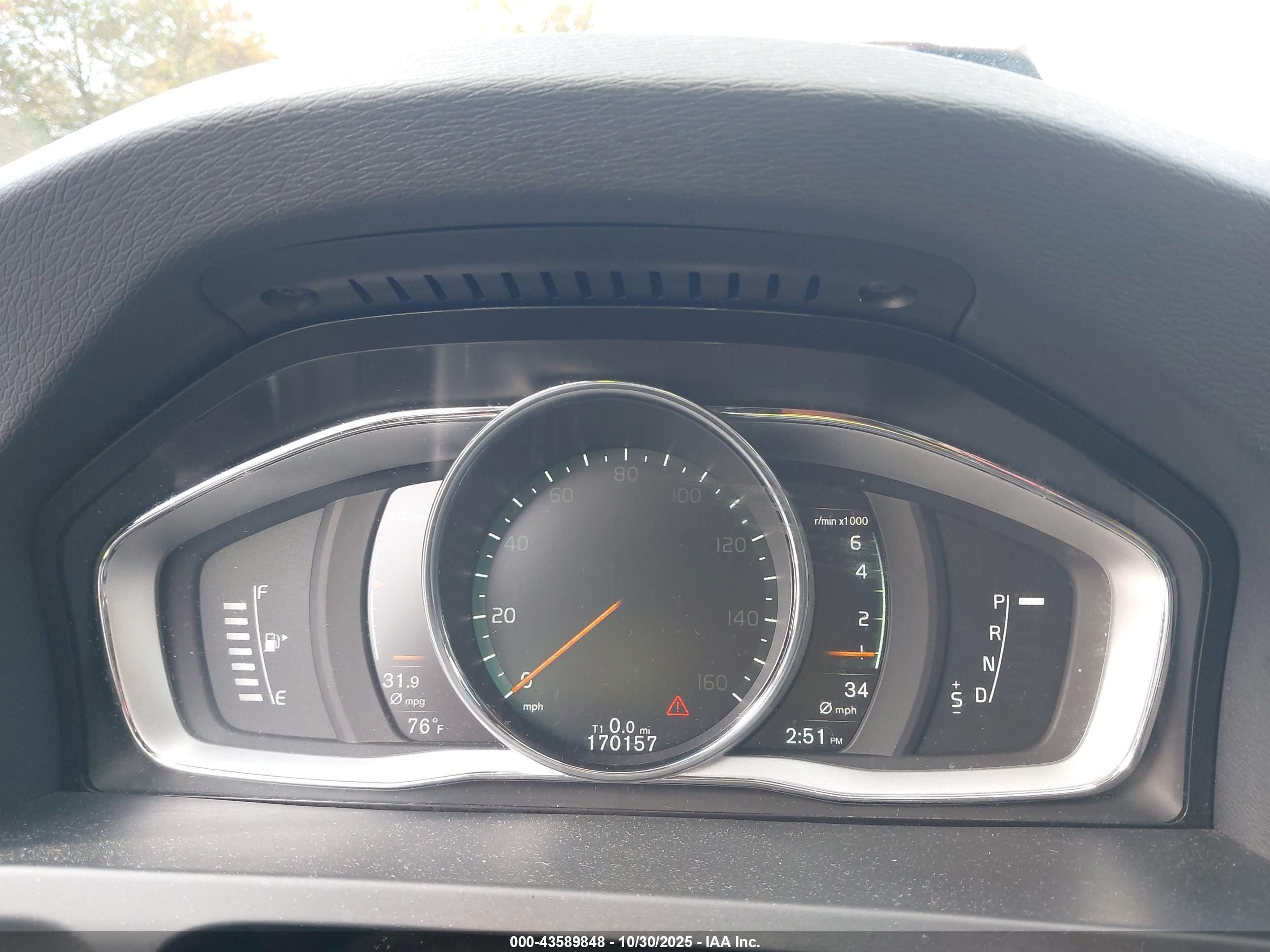 VOLVO V60 image 7