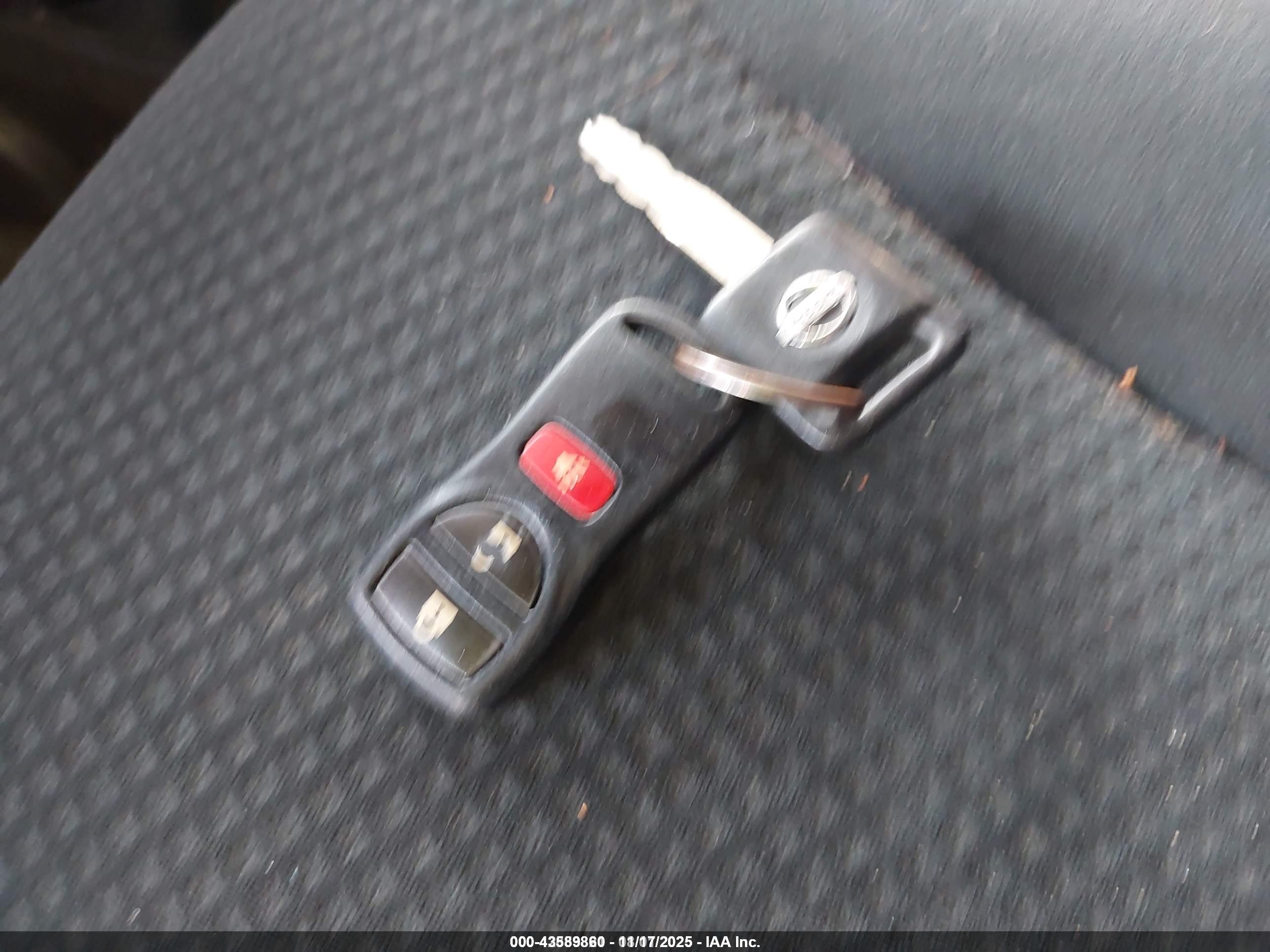 NISSAN VERSA image 11