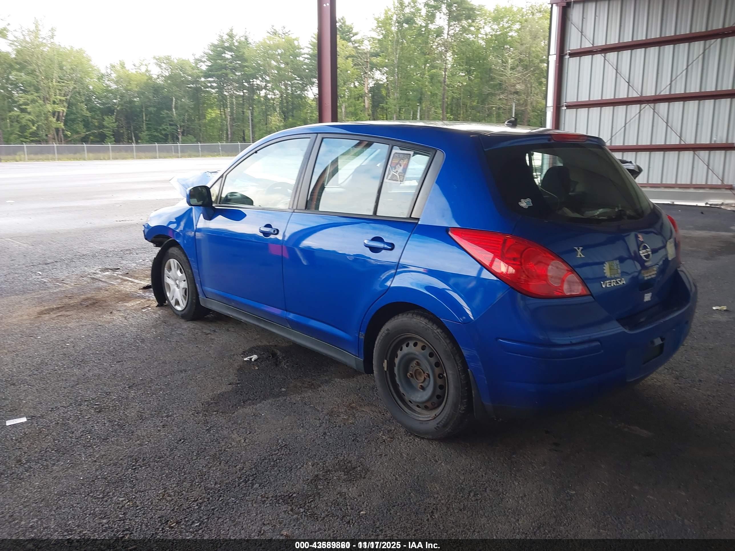 NISSAN VERSA image 3