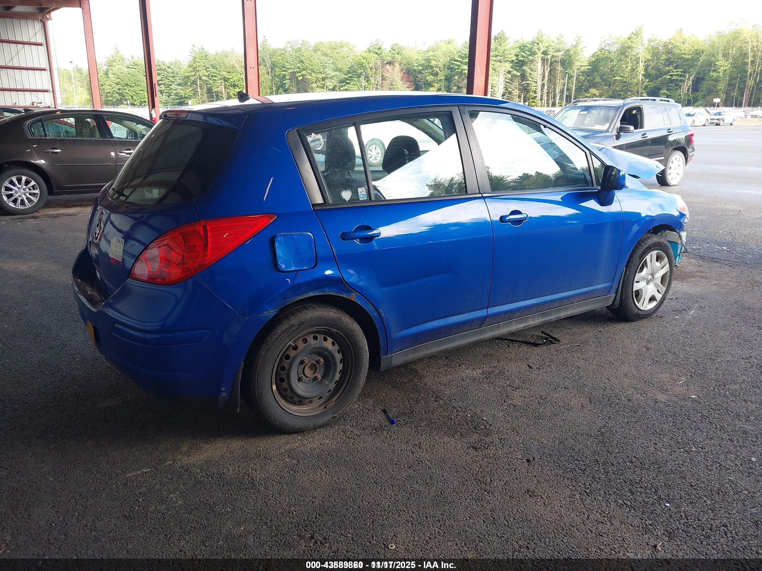 NISSAN VERSA image 4