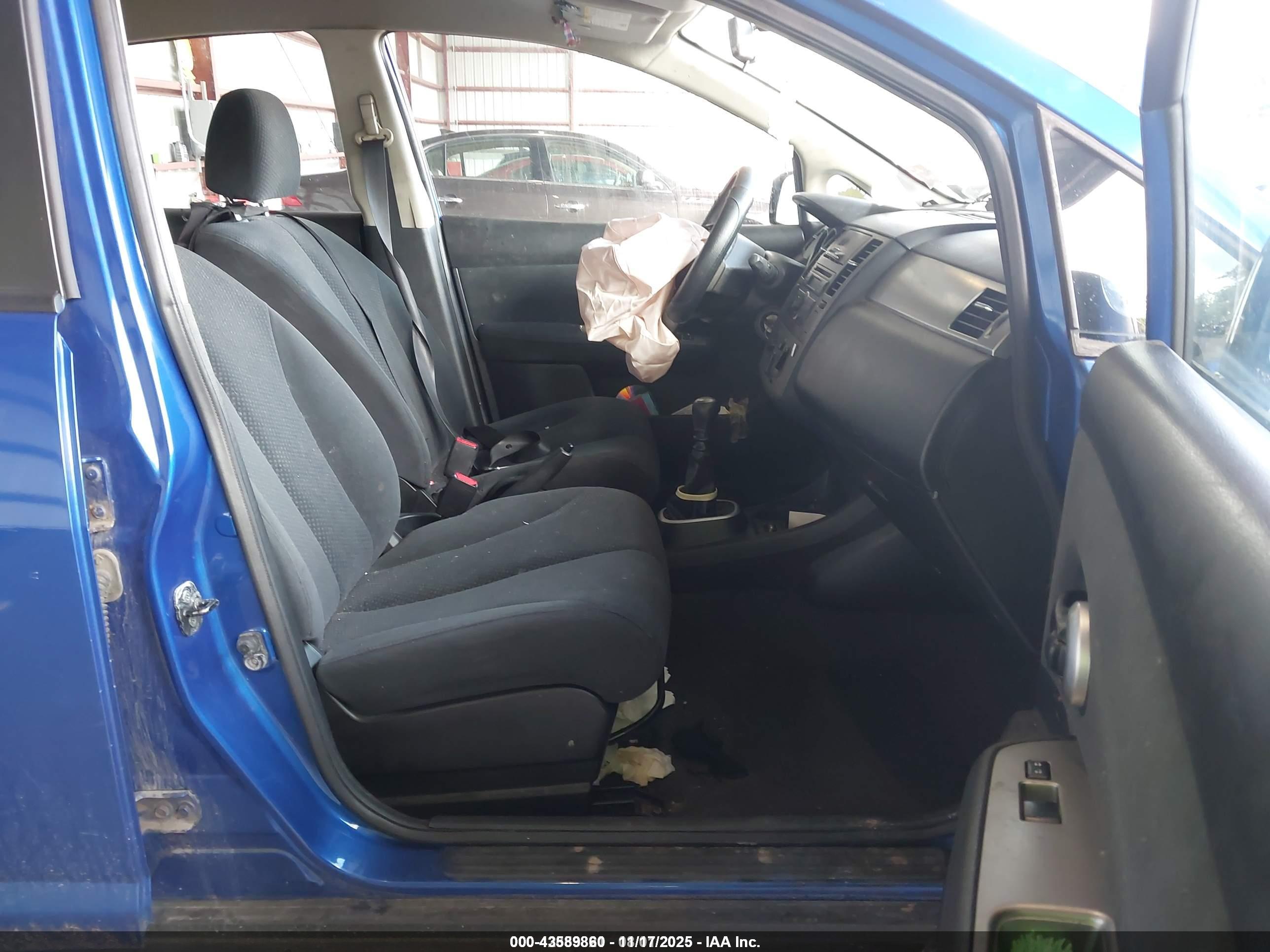 NISSAN VERSA image 5