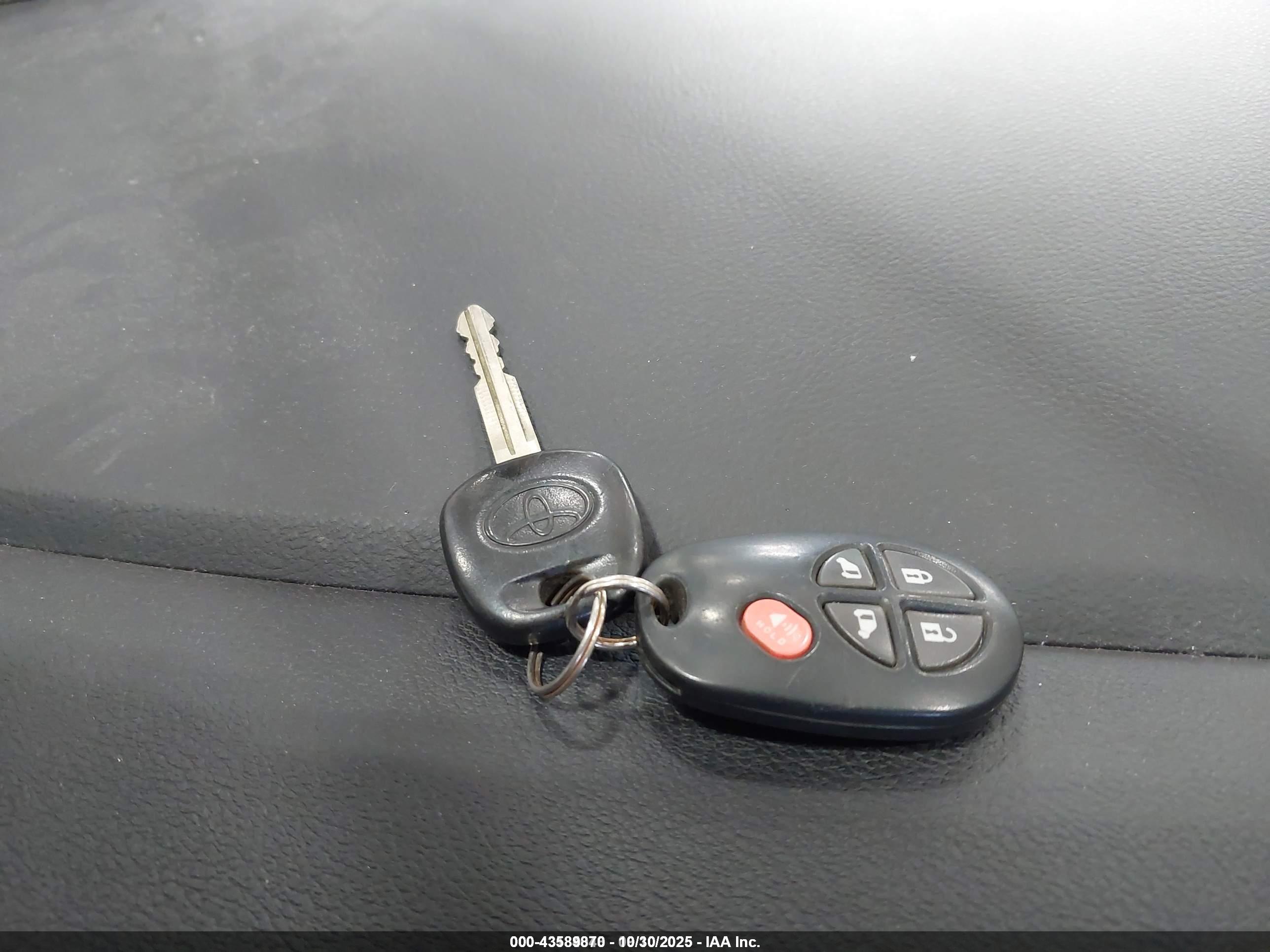 TOYOTA SIENNA image 11