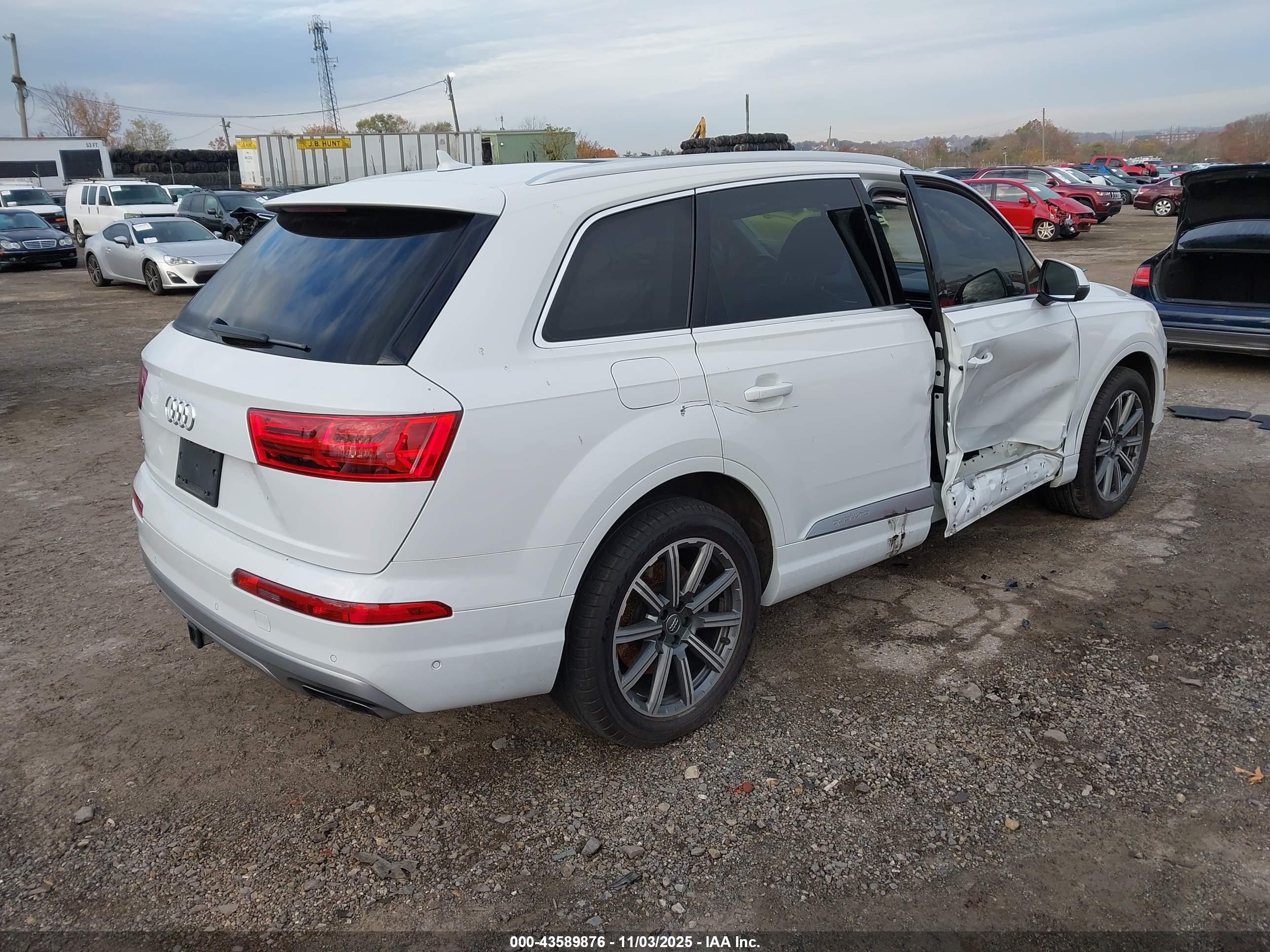AUDI Q7 image 4