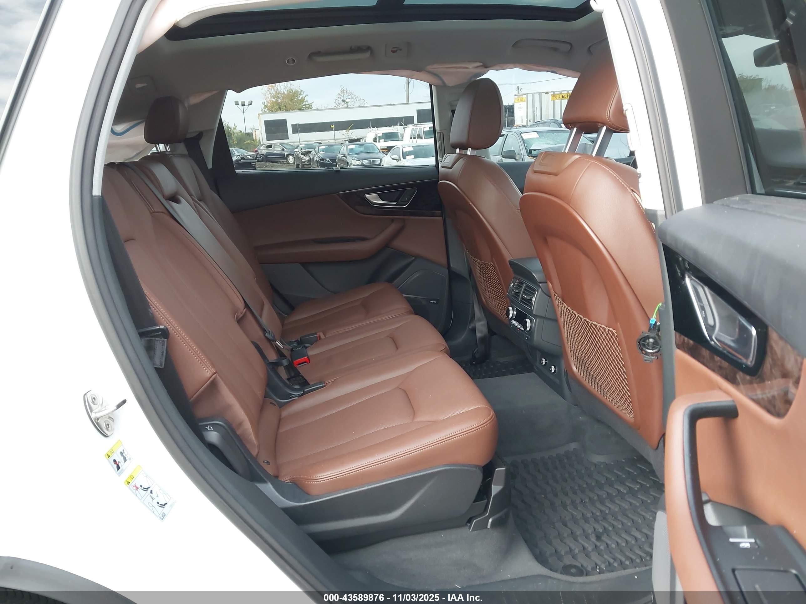 AUDI Q7 image 8