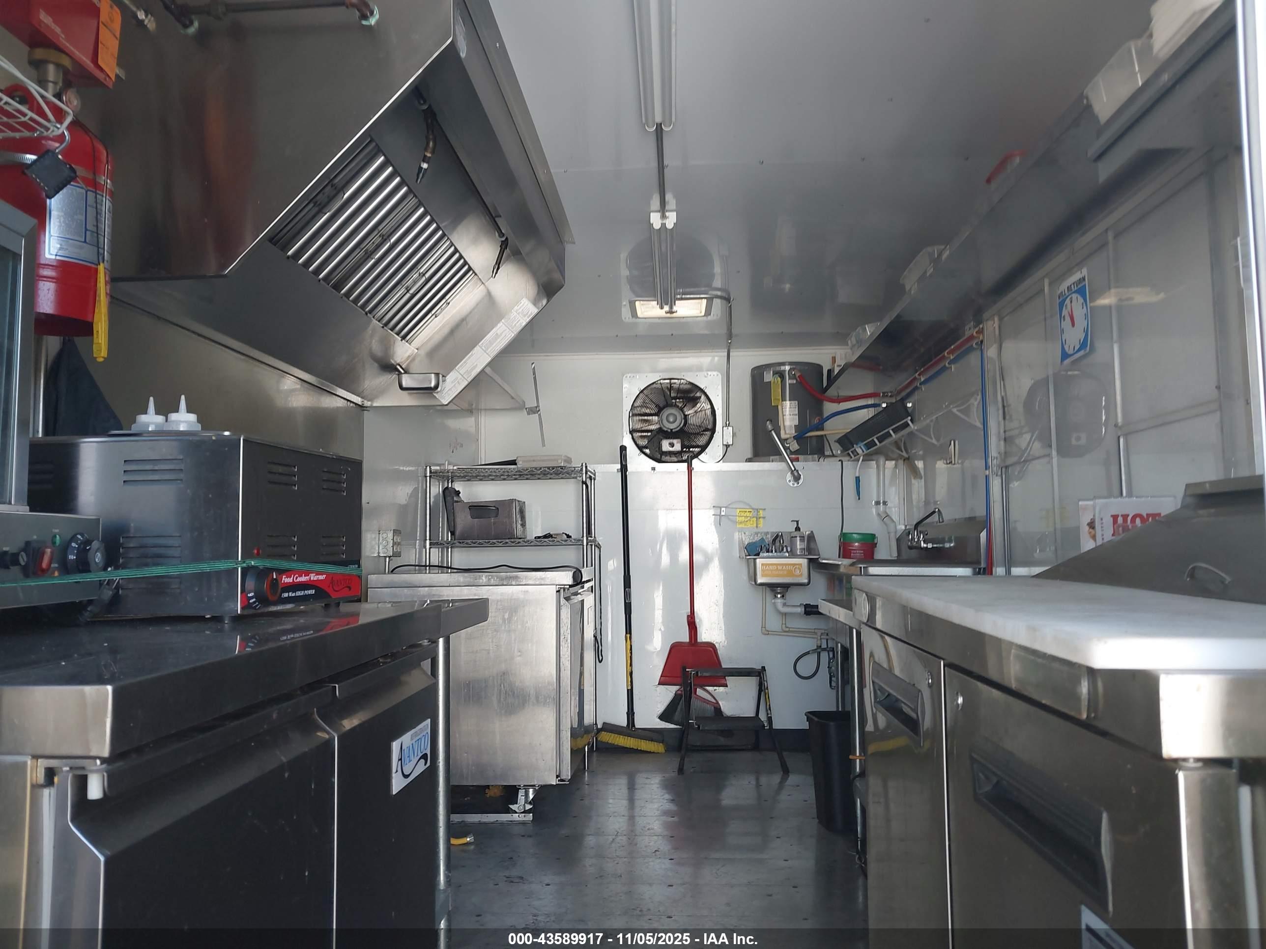 FORD E-450 image 7