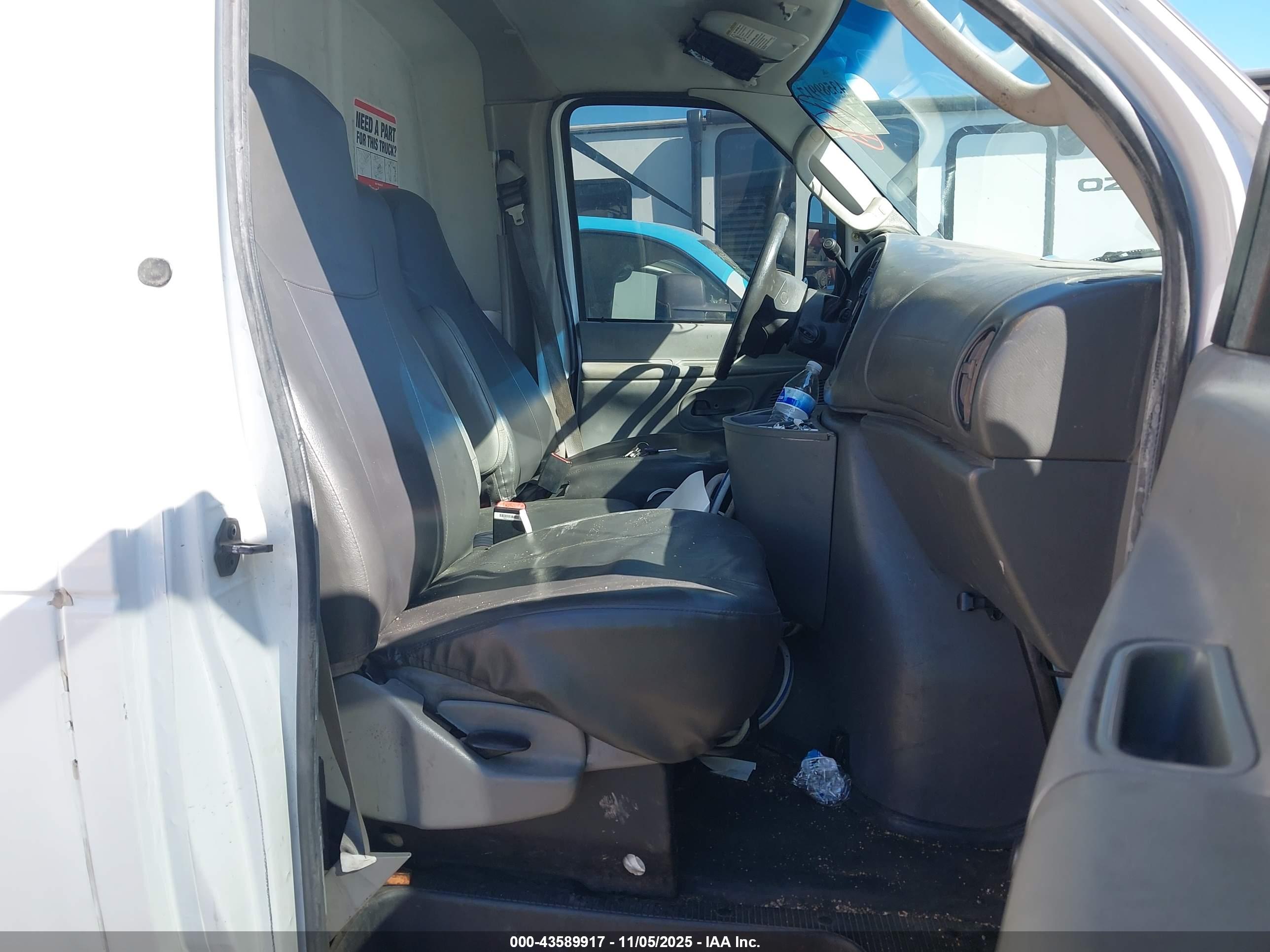 FORD E-450 image 8