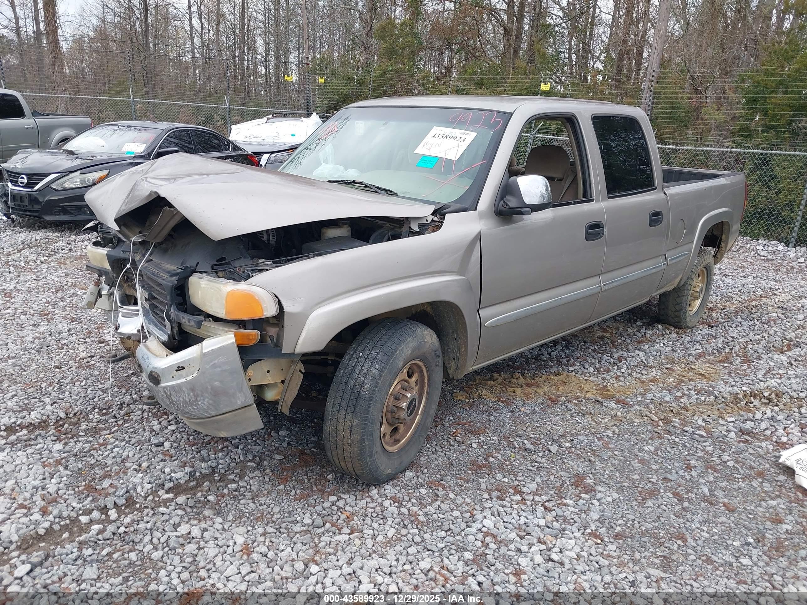 GMC SIERRA image 2