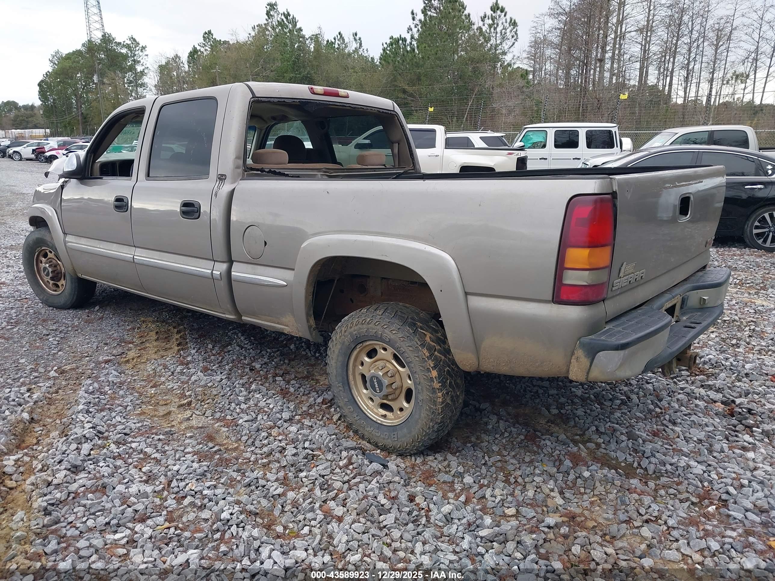 GMC SIERRA image 3