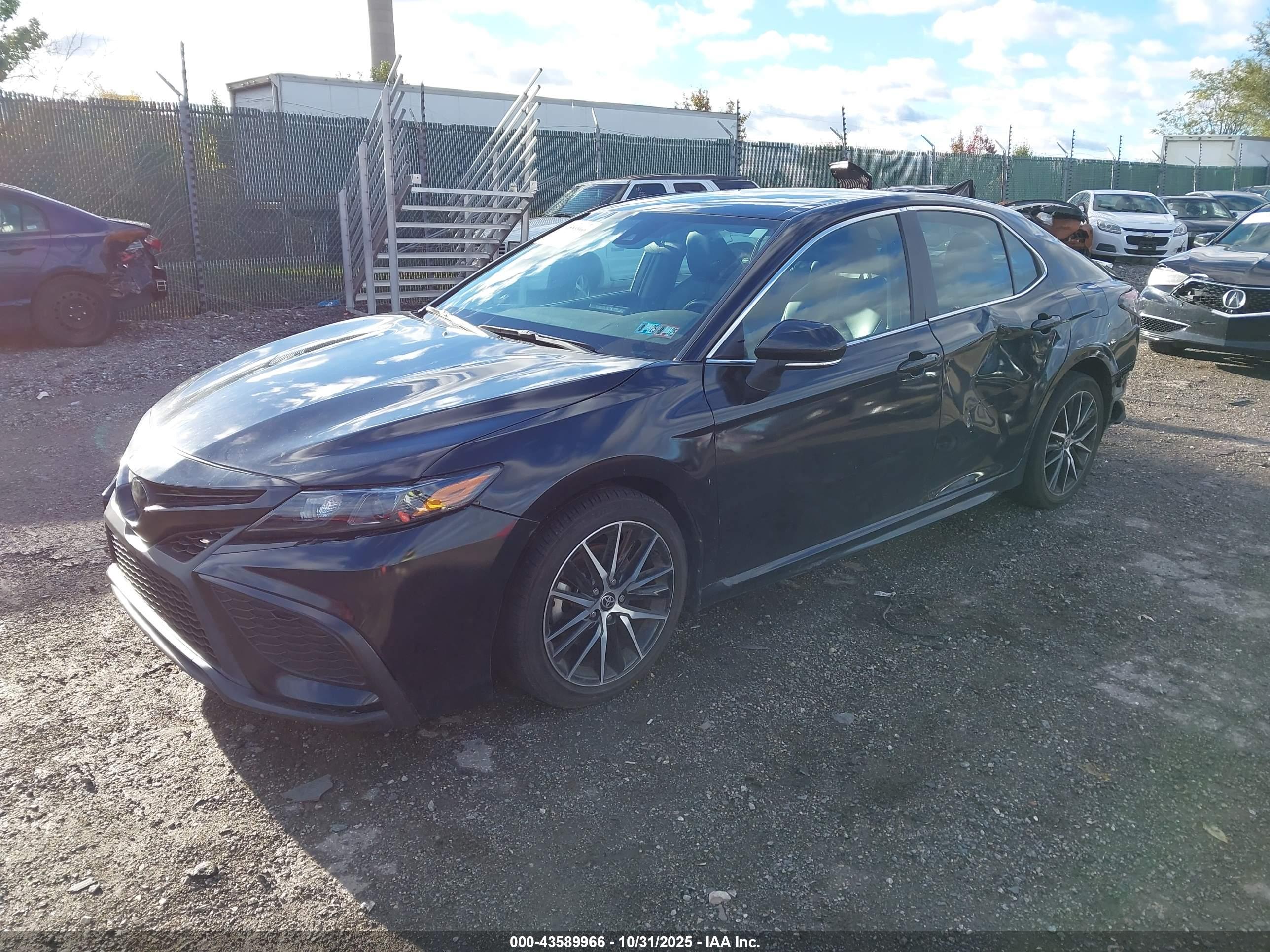 TOYOTA CAMRY image 2