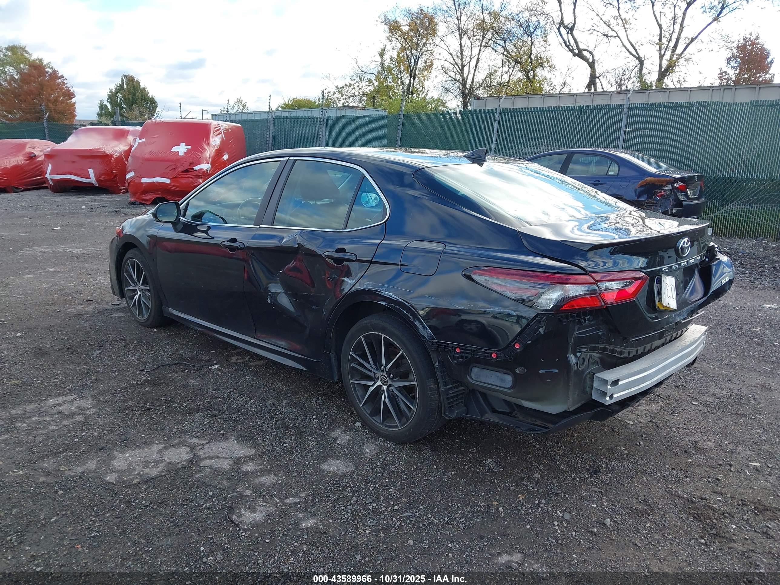 TOYOTA CAMRY image 3