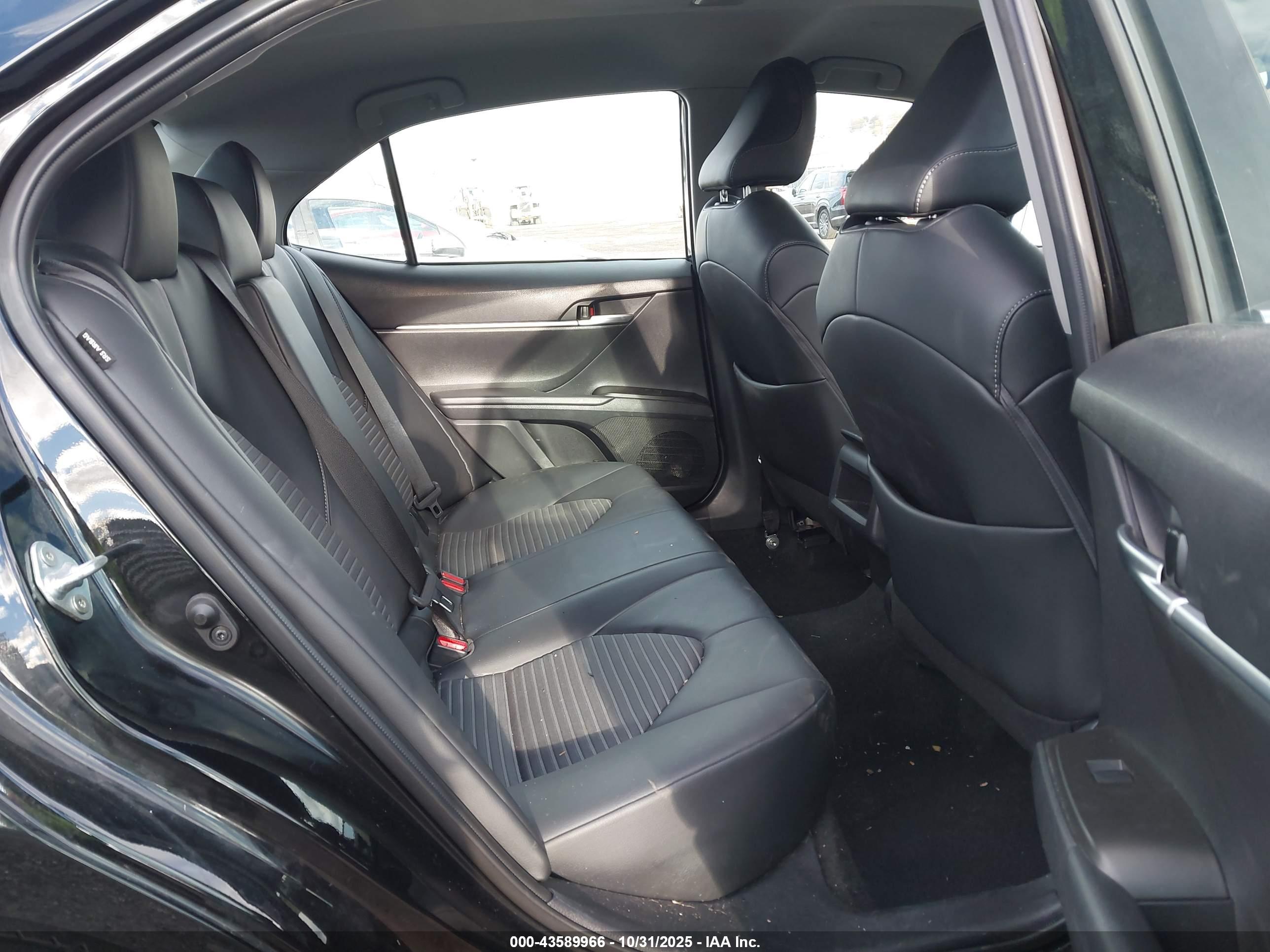 TOYOTA CAMRY image 8