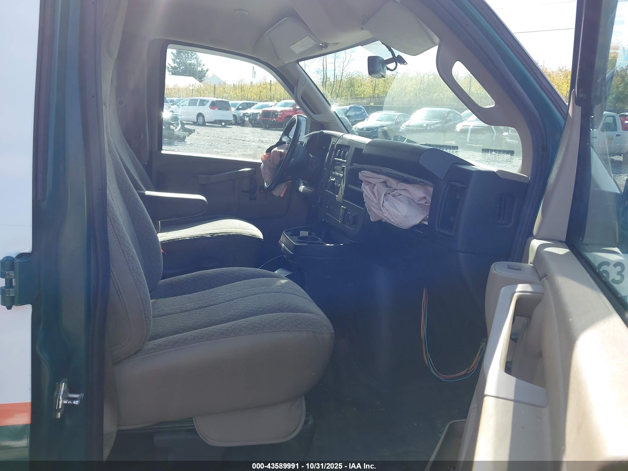 GMC SAVANA image 5