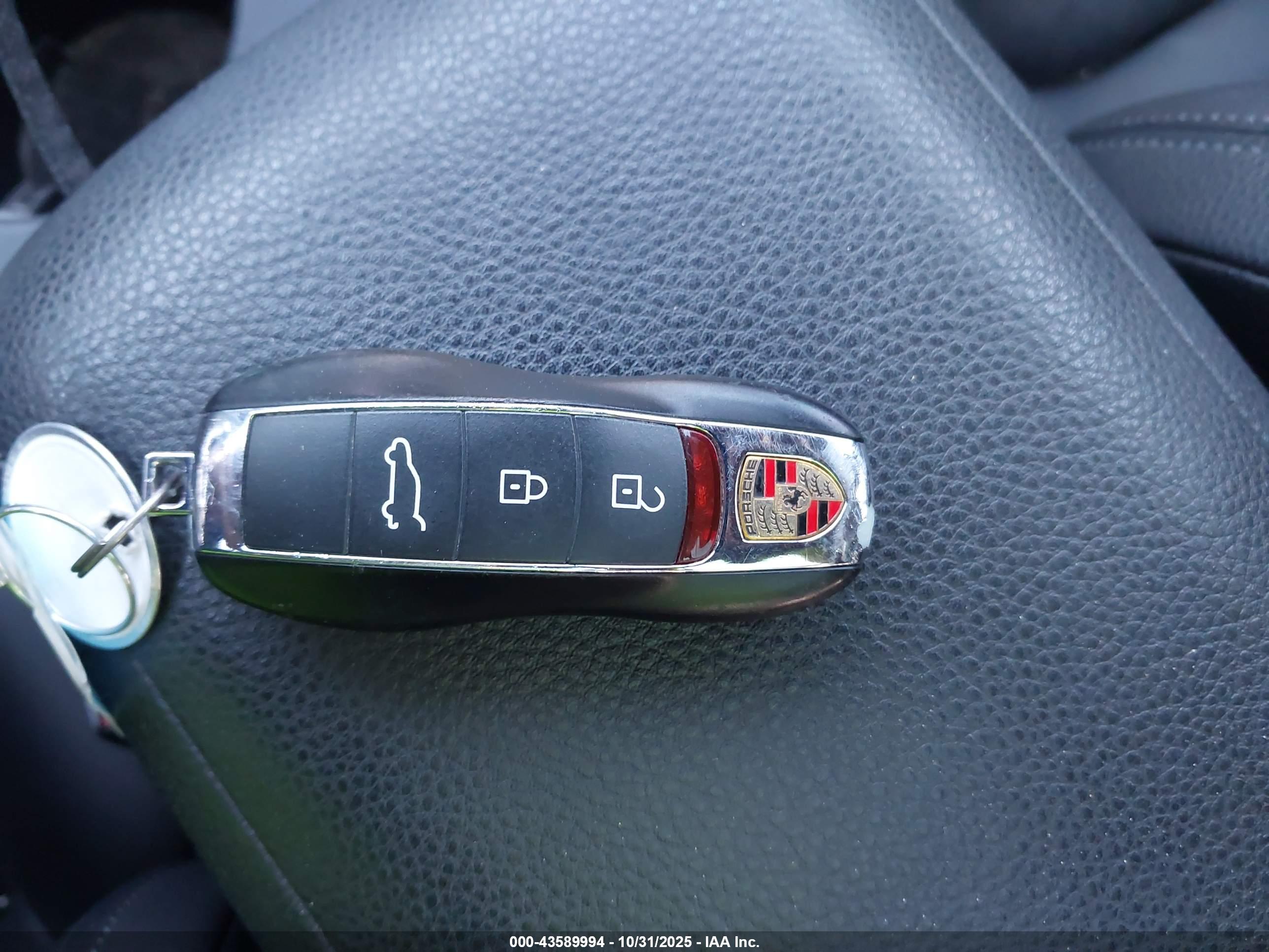 PORSCHE MACAN image 11