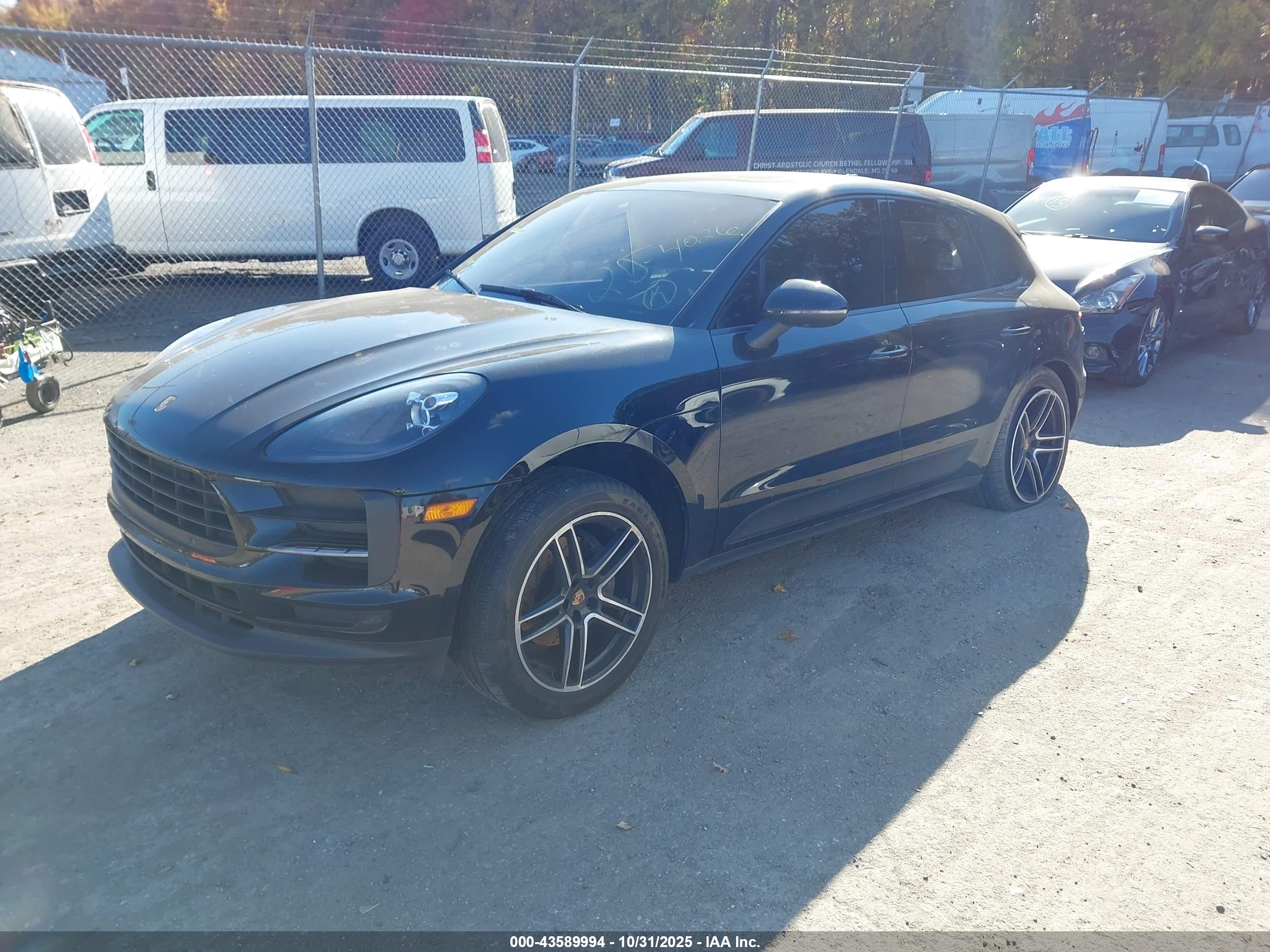 PORSCHE MACAN image 2