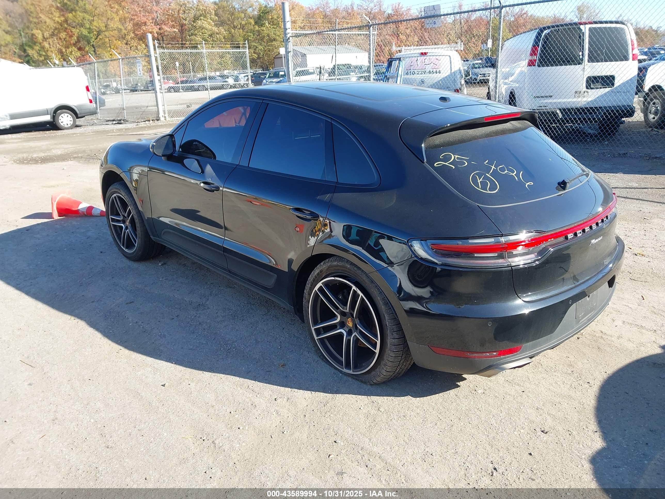 PORSCHE MACAN image 3