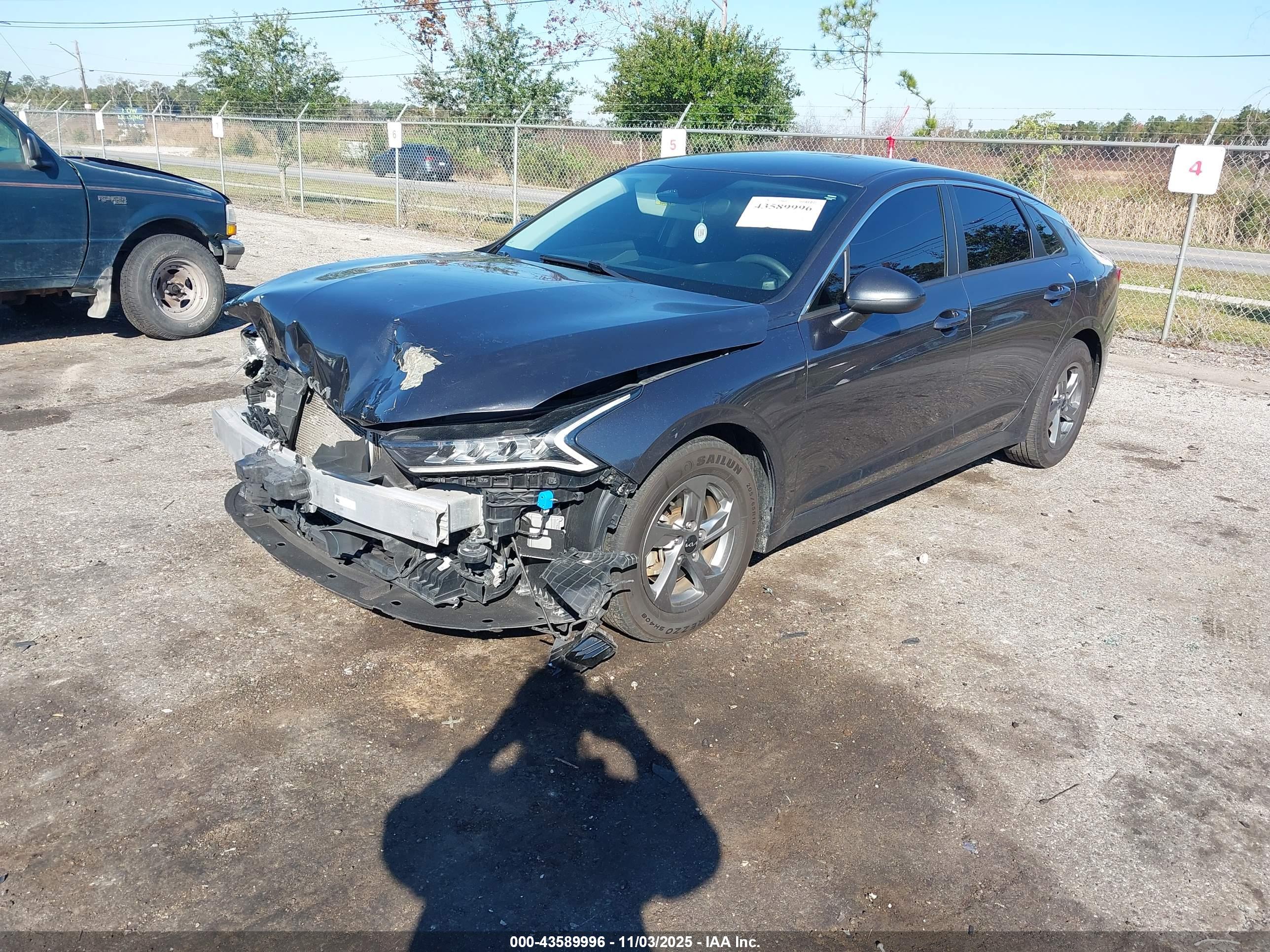 KIA K5 image 2