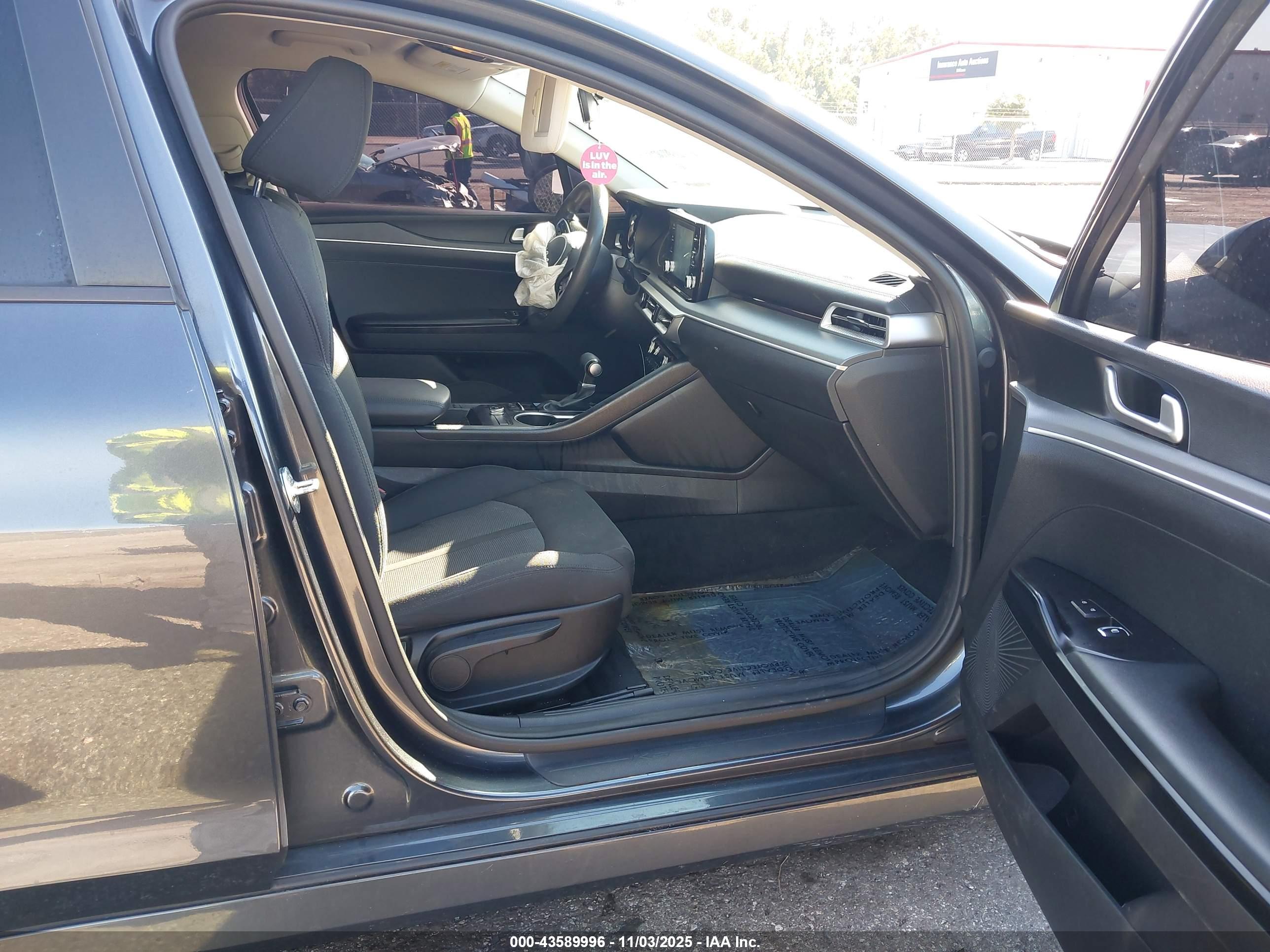 KIA K5 image 5