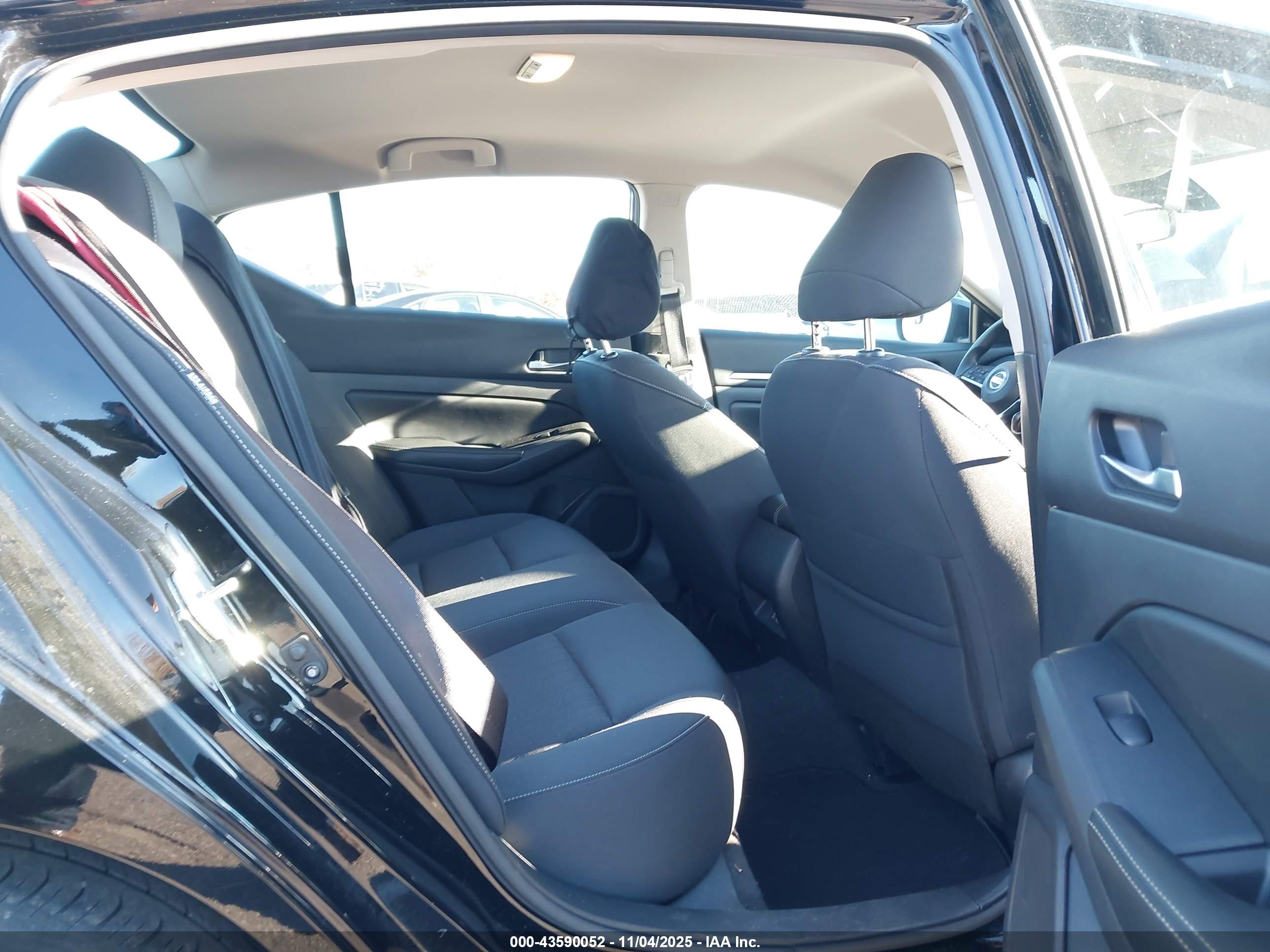 NISSAN ALTIMA image 8