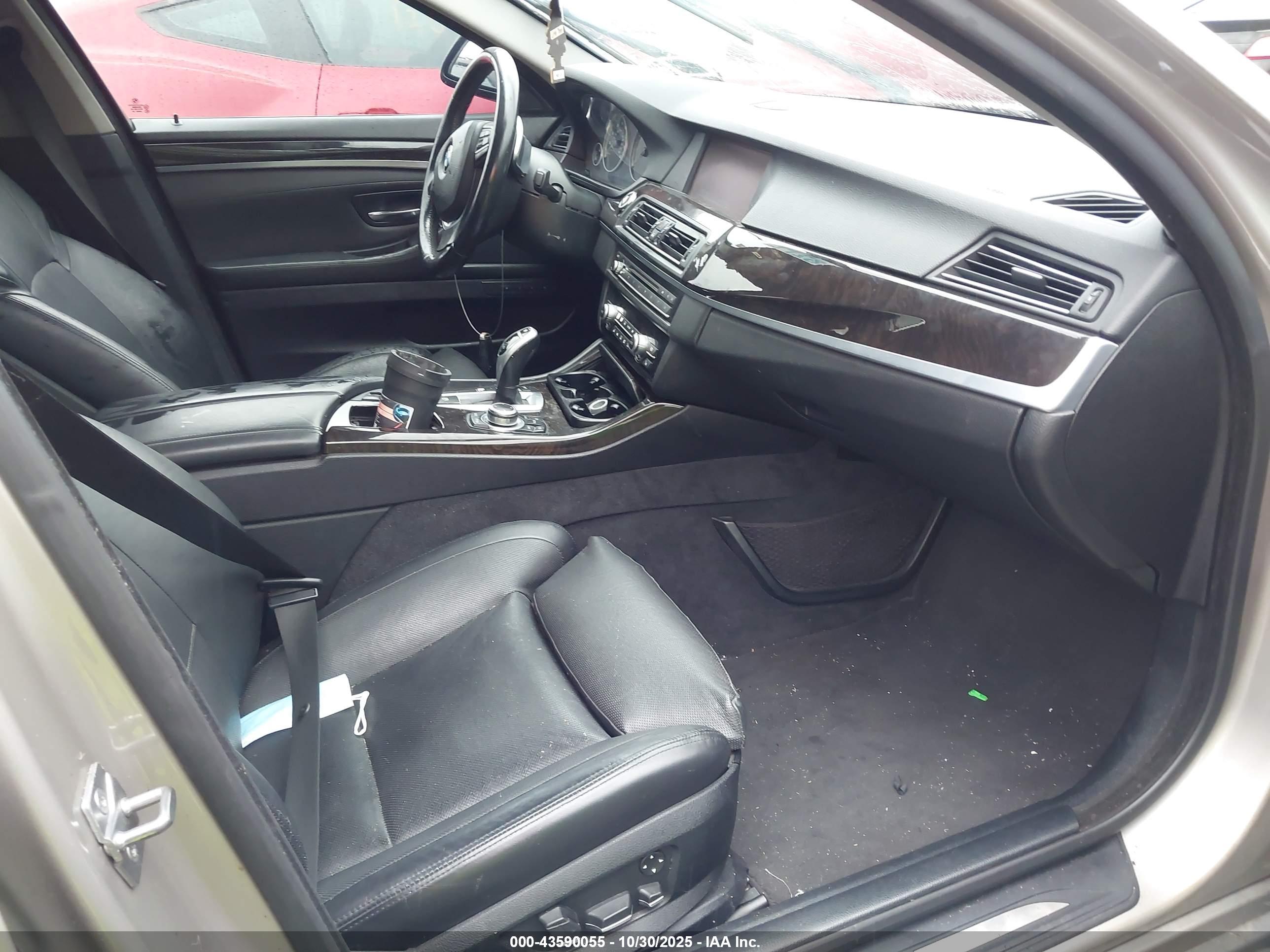 BMW 550I image 5