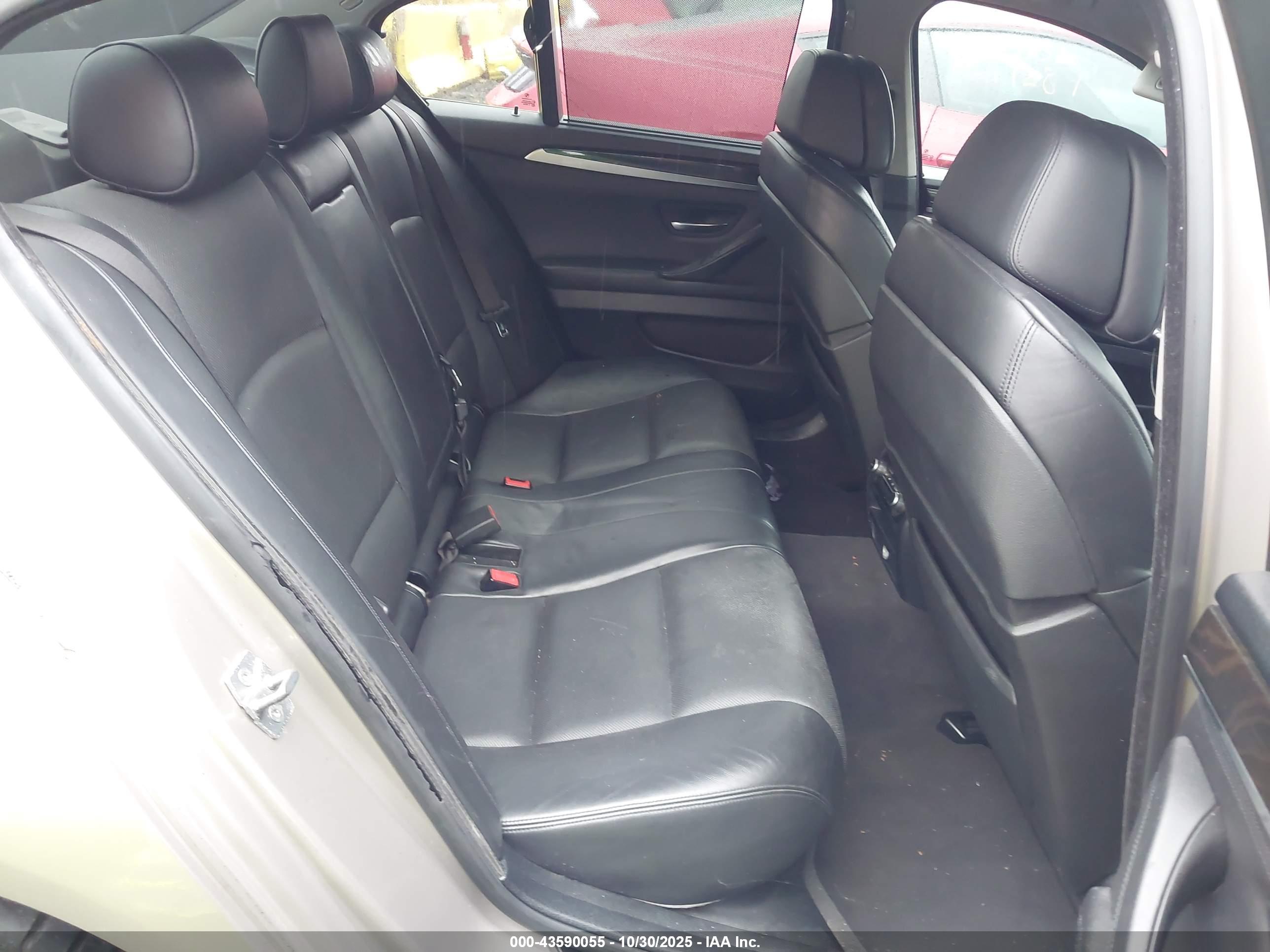 BMW 550I image 8