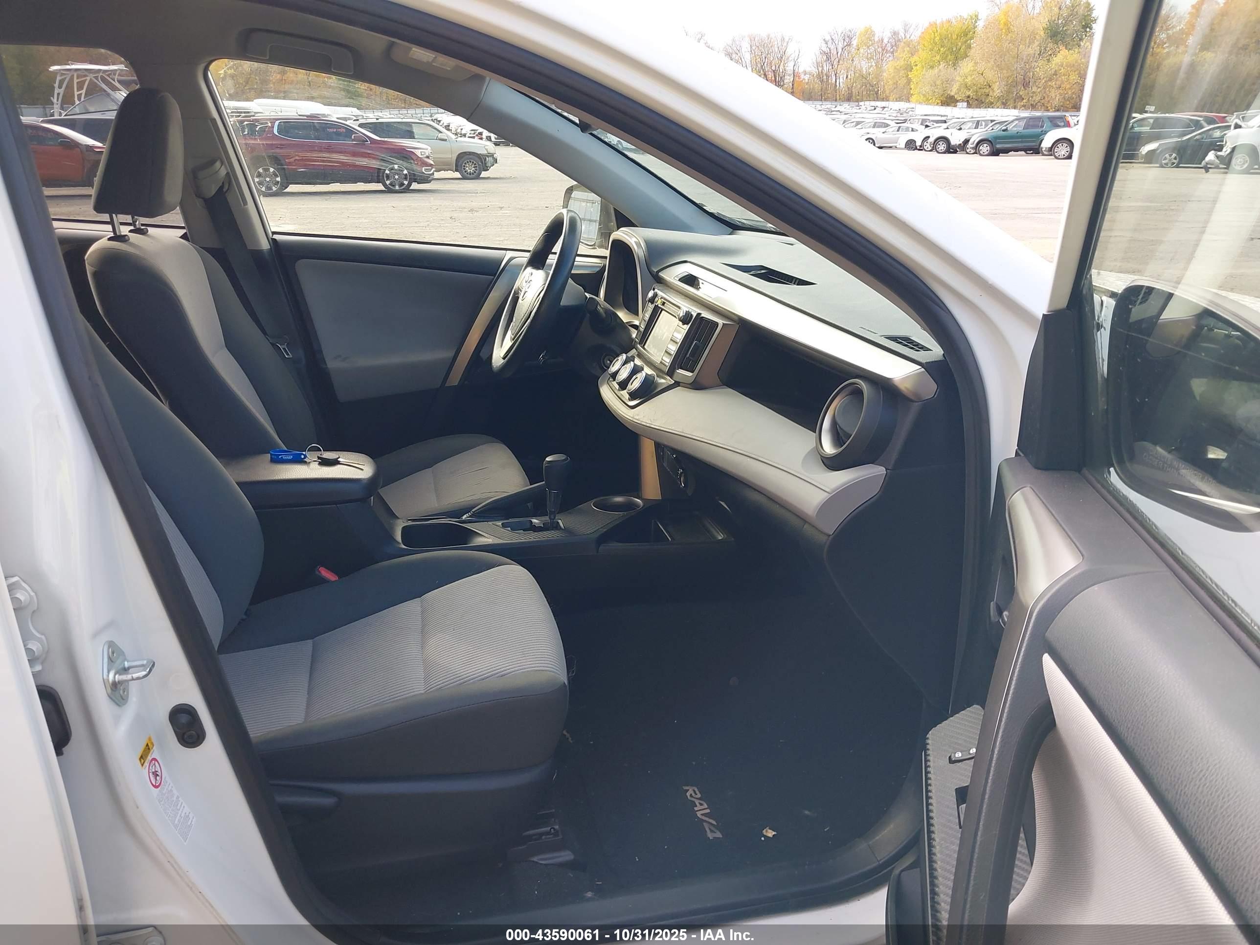 TOYOTA RAV4 image 5