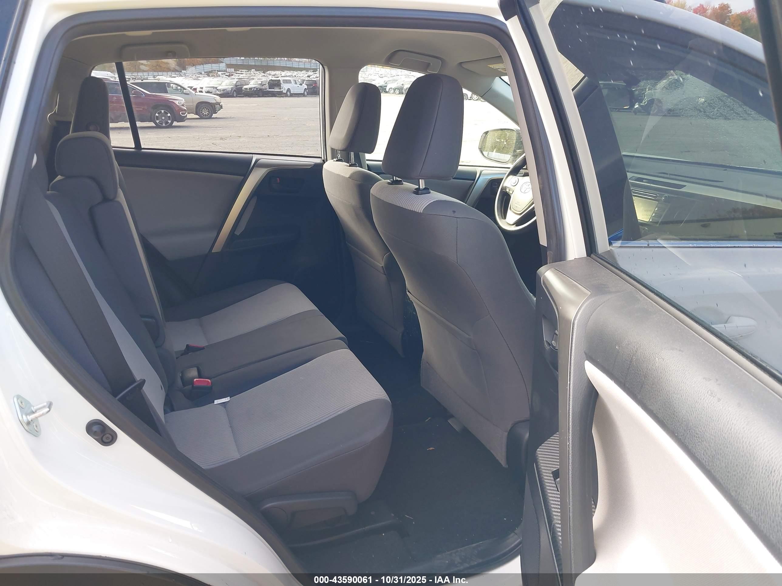 TOYOTA RAV4 image 8