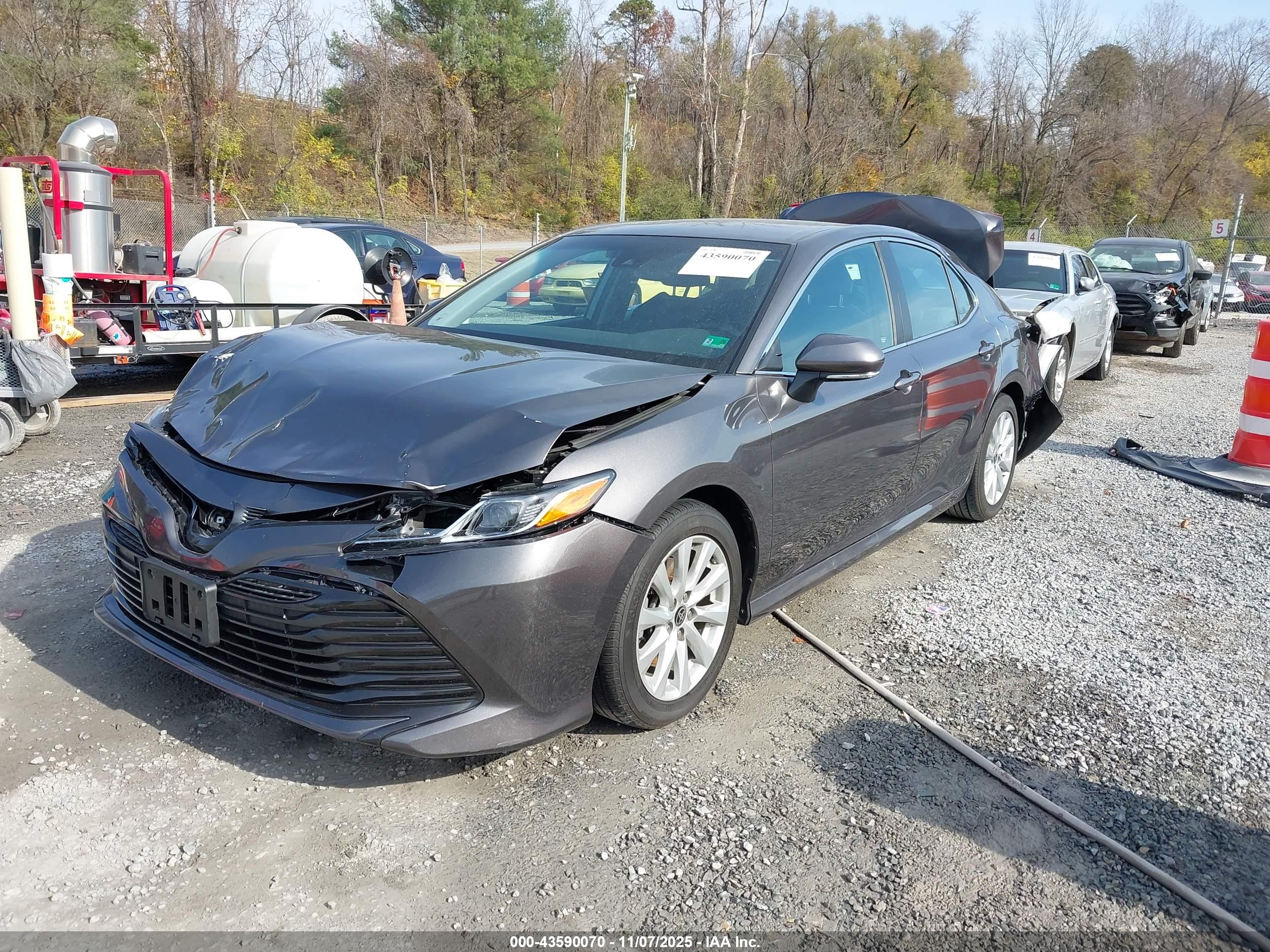 TOYOTA CAMRY image 2