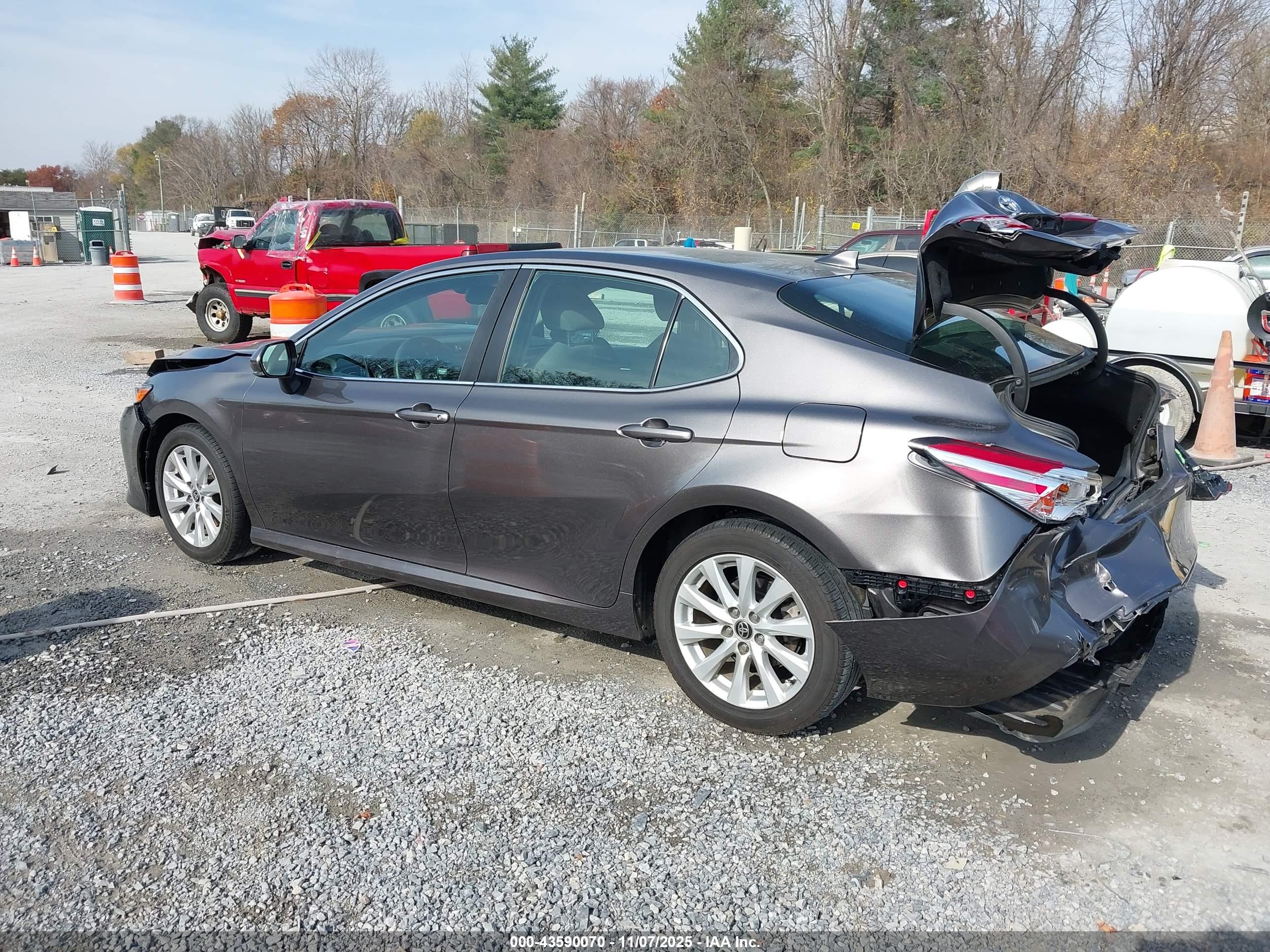 TOYOTA CAMRY image 3