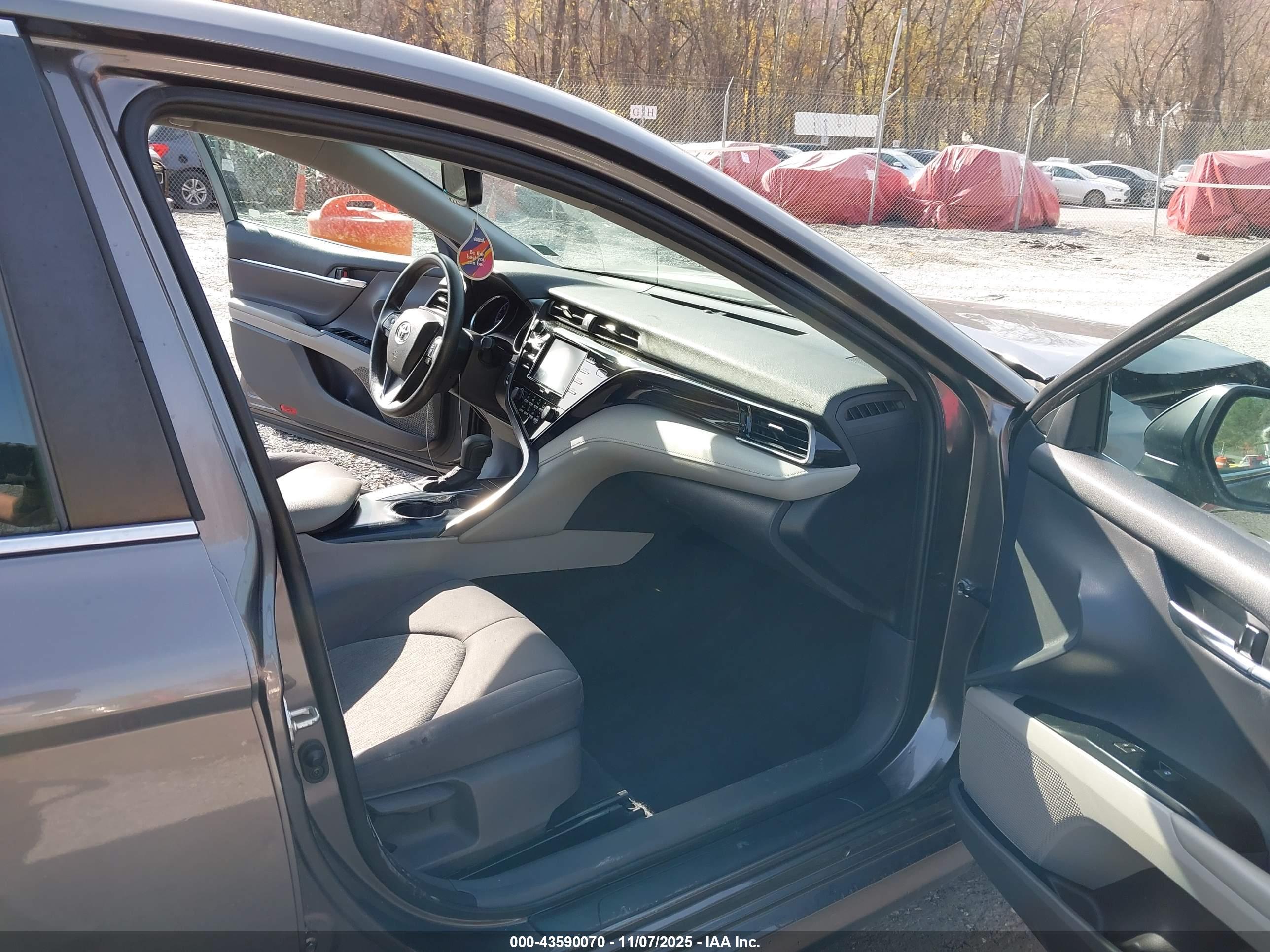 TOYOTA CAMRY image 5
