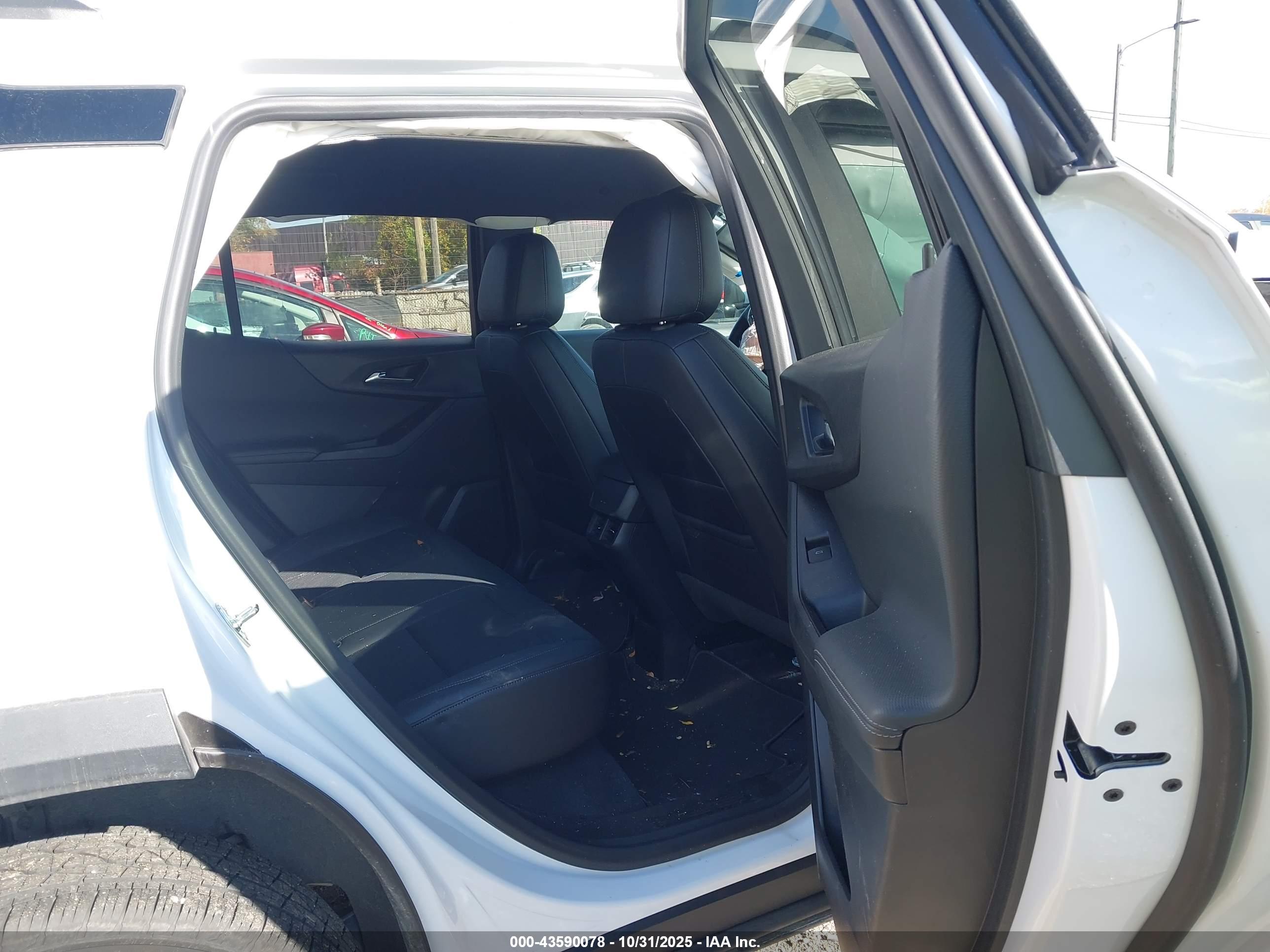 CHEVROLET EQUINOX image 8