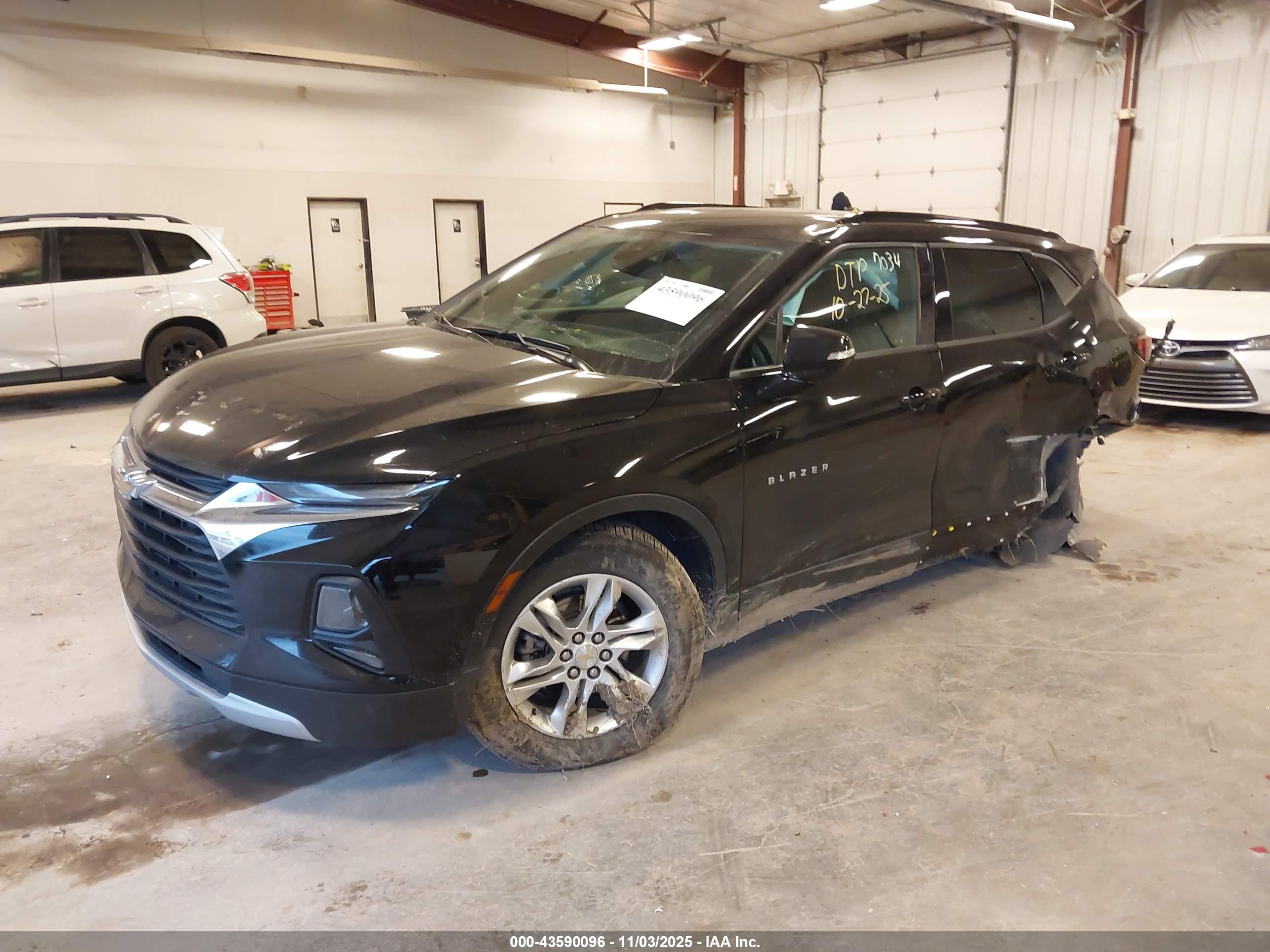 CHEVROLET BLAZER image 2