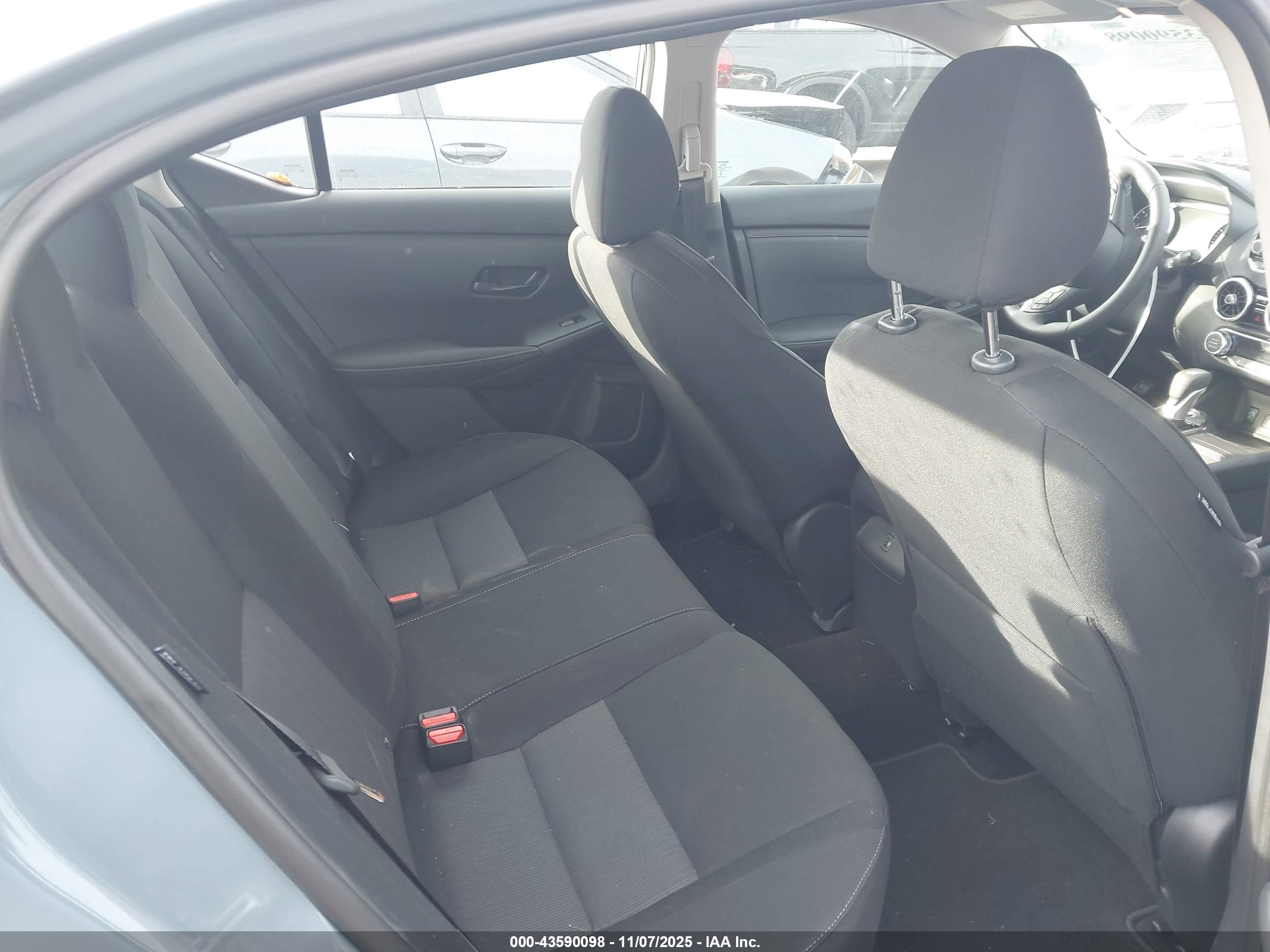 NISSAN SENTRA image 8
