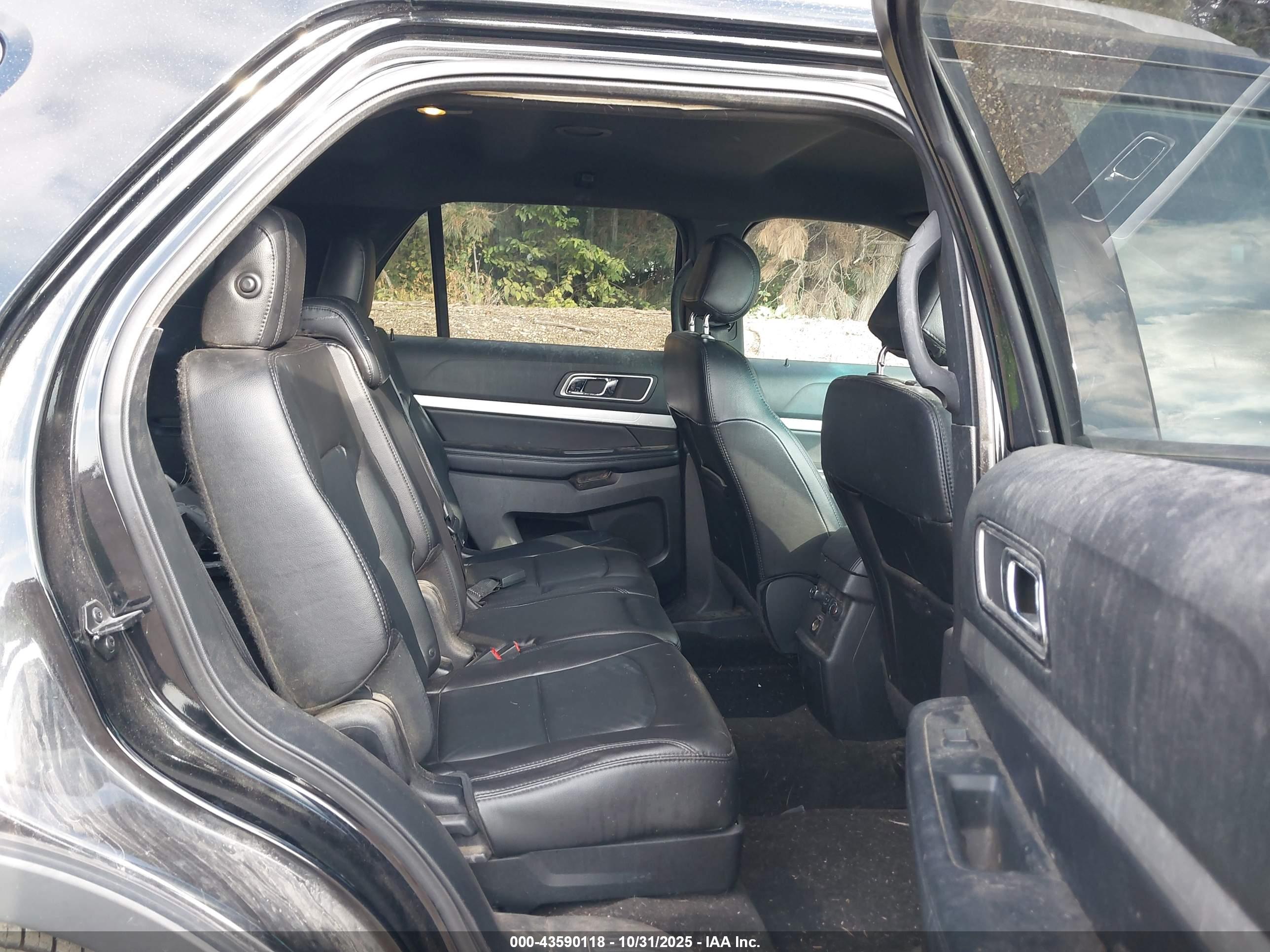 FORD EXPLORER image 8